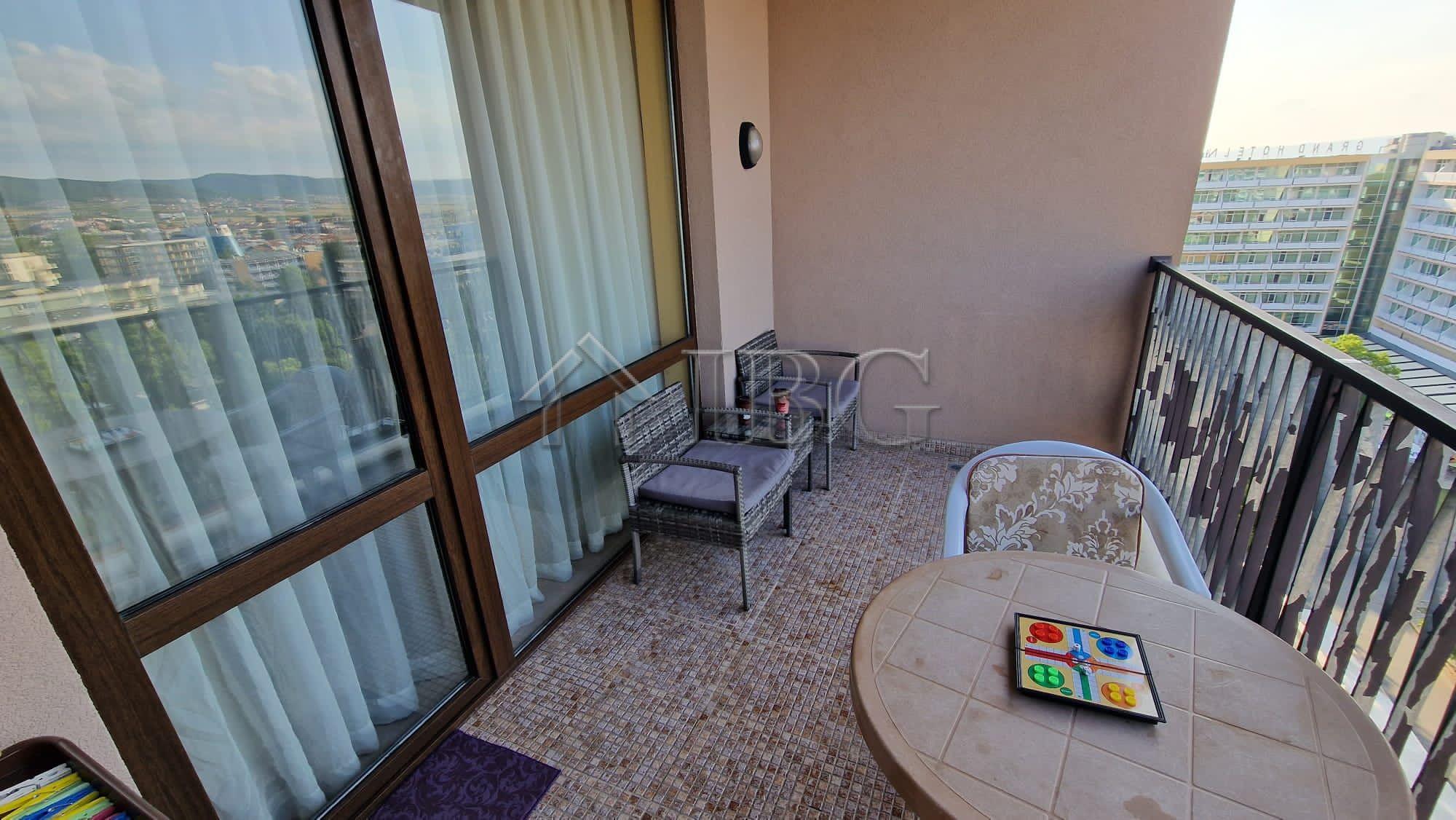 For Sale: 1-Bedroom Apartment with Partial Sea View Royal Beach Barcelo, Sunny Beach — photo 11 of 25