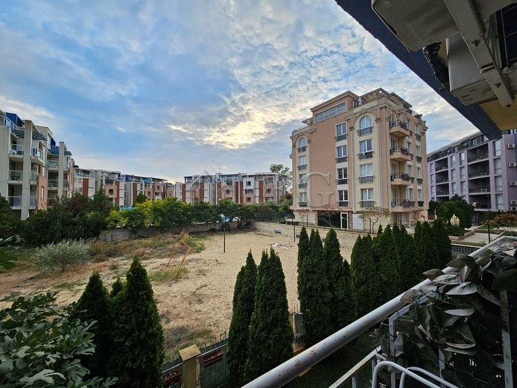 Spacious 1-bedroom apartment in complex Aqua Blue, Sunny Beach — photo 9 of 23