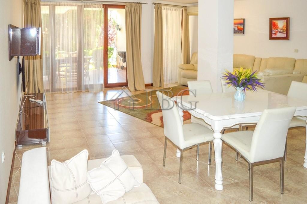 Spacious 3-Bedroom Apartment with 3 Bathrooms & two patios with gardens CASA REAL, Sveti Vlas — photo 9 of 25