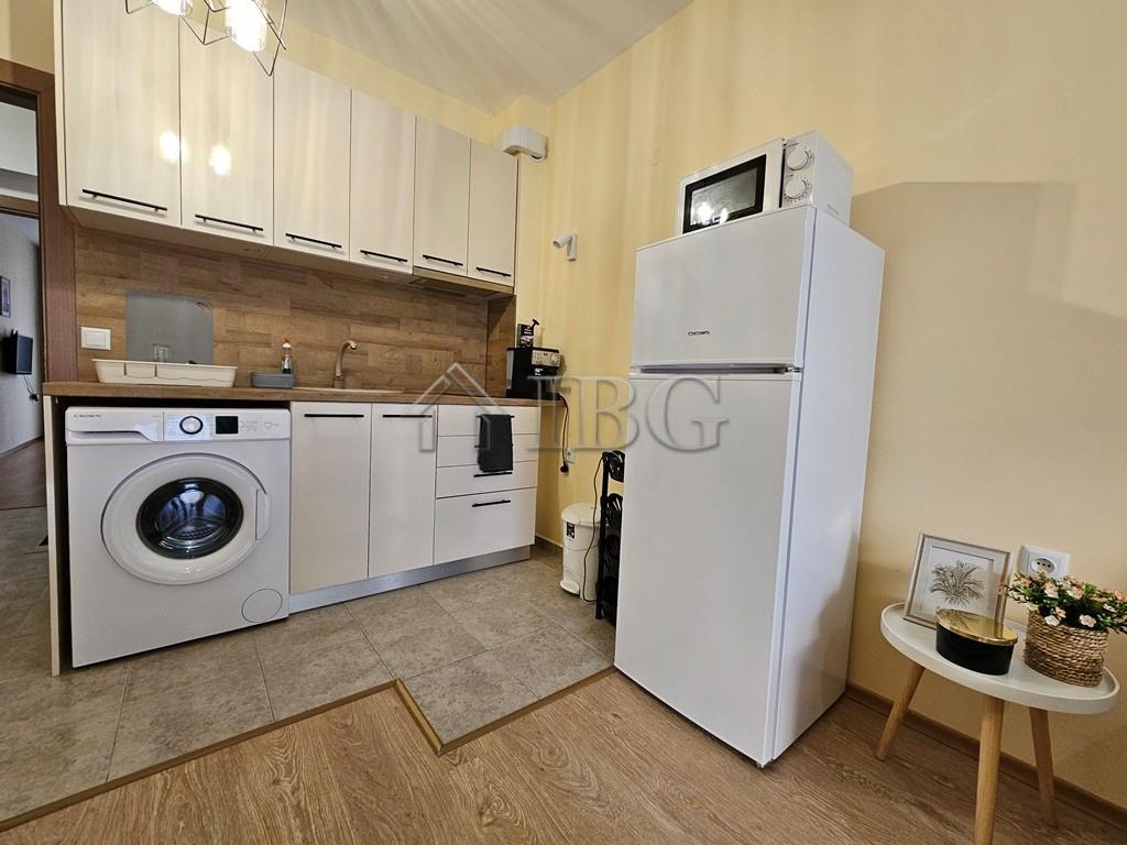 Spacious 1-bedroom apartment in complex Aqua Blue, Sunny Beach — photo 10 of 23