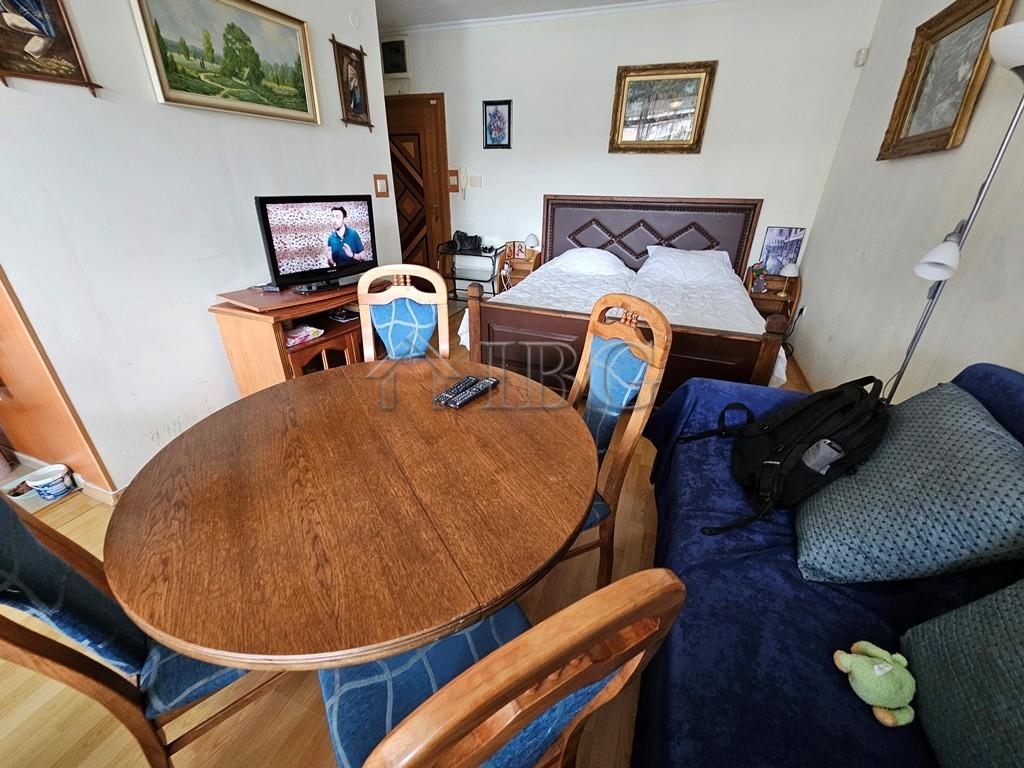 Studio with separate kitchen and balcony with pool view Sun City 1, Sunny Beach — photo 7 of 19