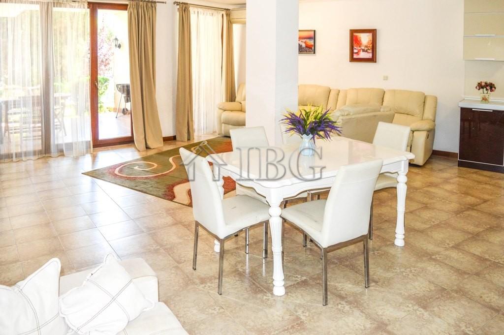 Spacious 3-Bedroom Apartment with 3 Bathrooms & two patios with gardens CASA REAL, Sveti Vlas — photo 10 of 25