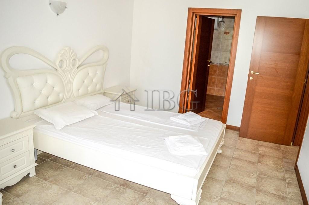 Spacious 3-Bedroom Apartment with 3 Bathrooms & two patios with gardens CASA REAL, Sveti Vlas — photo 25 of 25