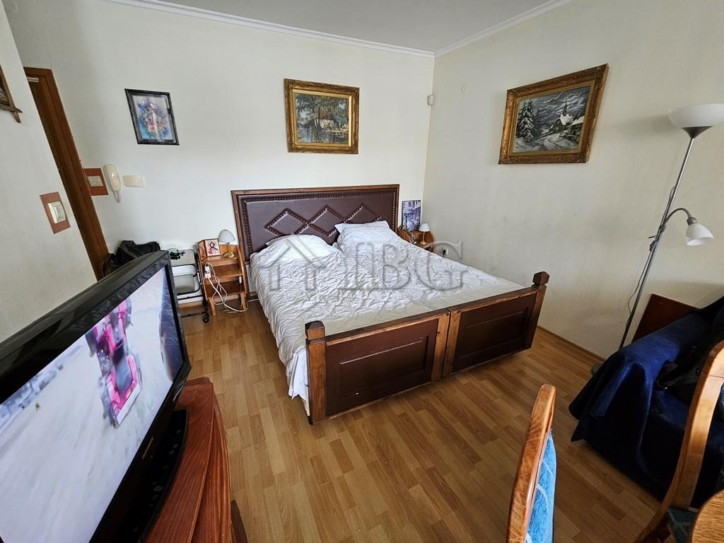 Studio with separate kitchen and balcony with pool view Sun City 1, Sunny Beach — photo 8 of 19