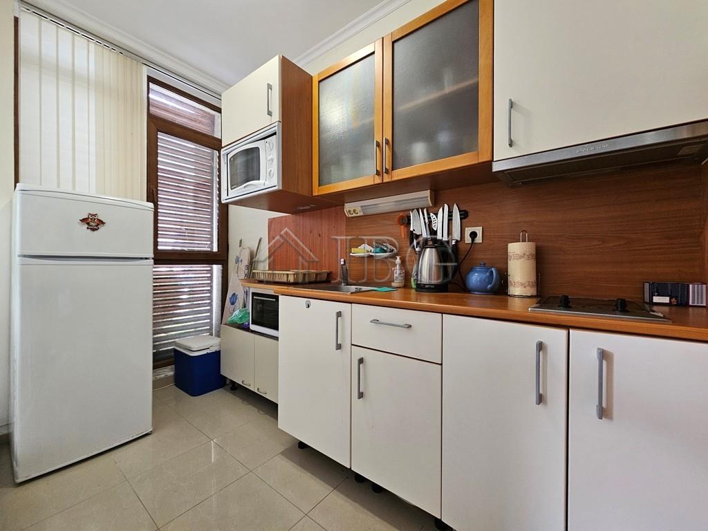 Studio with separate kitchen and balcony with pool view Sun City 1, Sunny Beach — photo 4