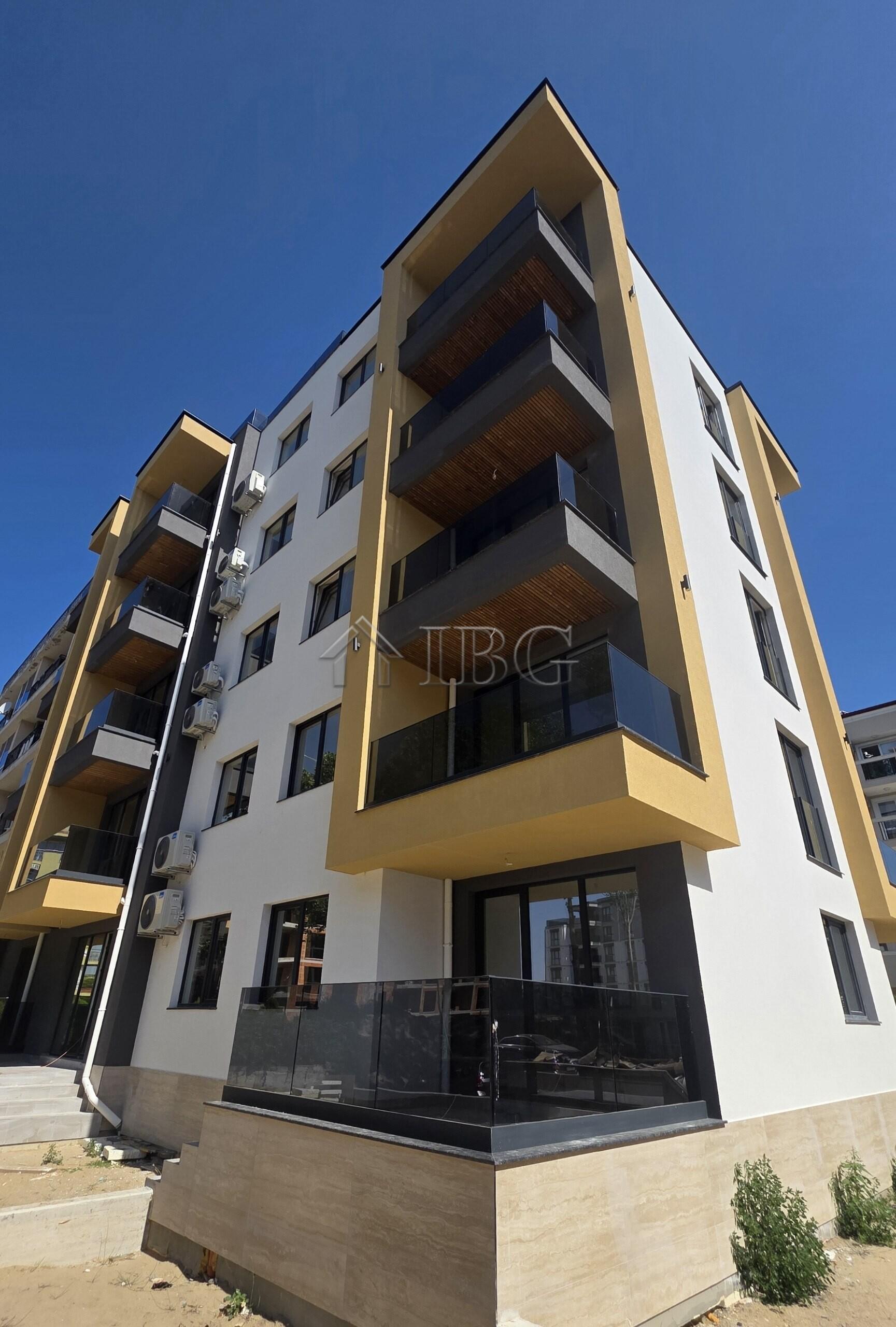 2-Bedroom Apartment with Parking & Storage City-2 by Emilia Romana — photo 7 of 13