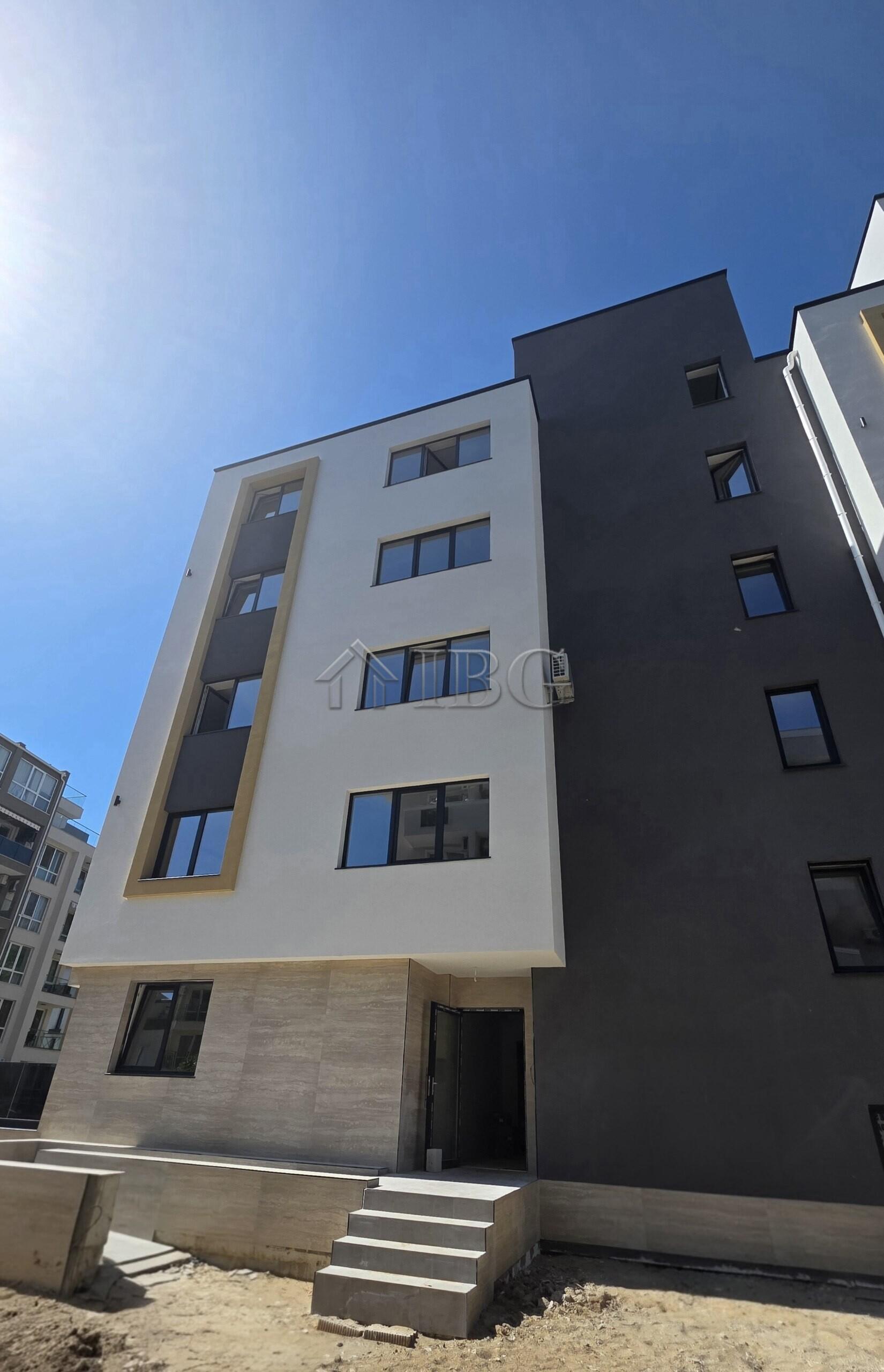 2-Bedroom Apartment with Parking & Storage City-2 by Emilia Romana — photo 8 of 13