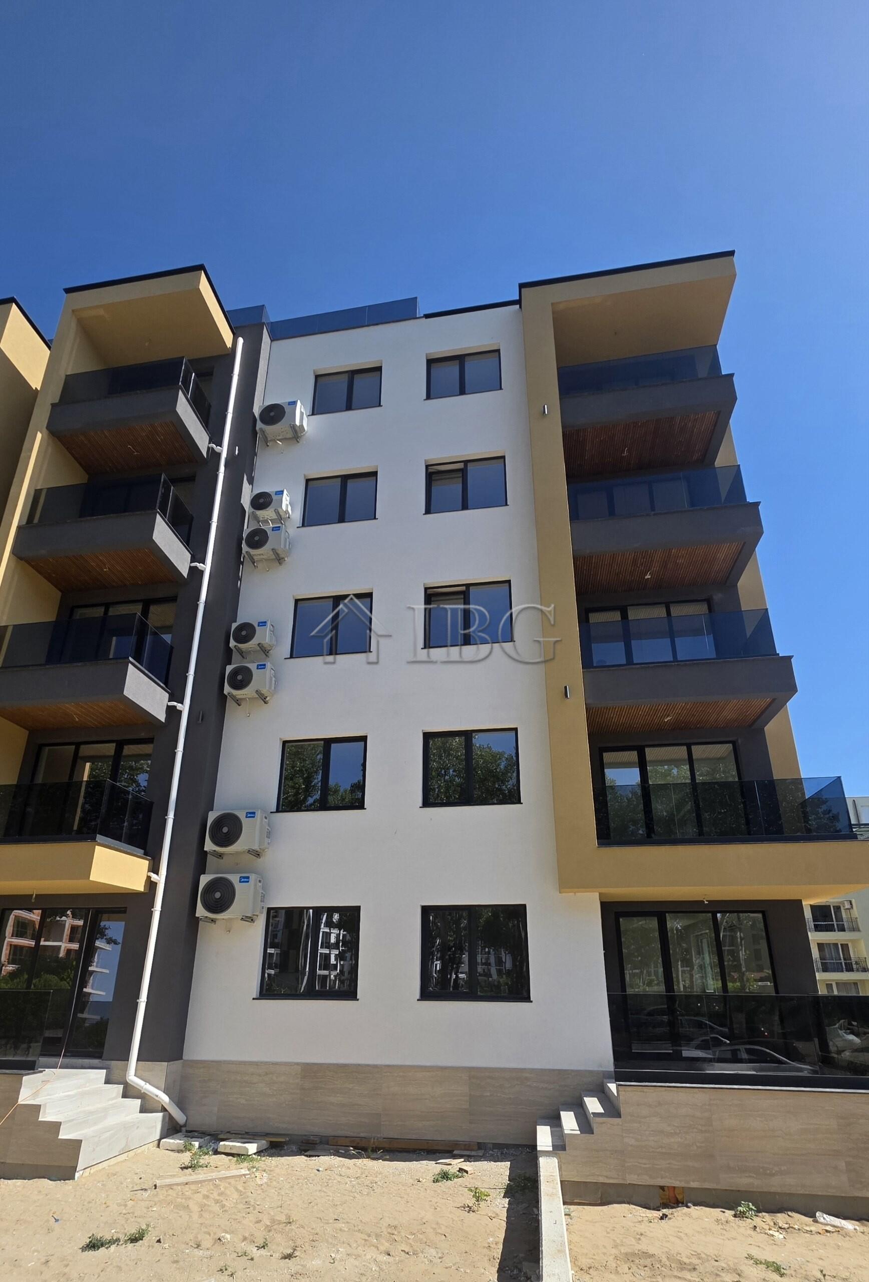 2-Bedroom Apartment with Parking & Storage City-2 by Emilia Romana — photo 10 of 13