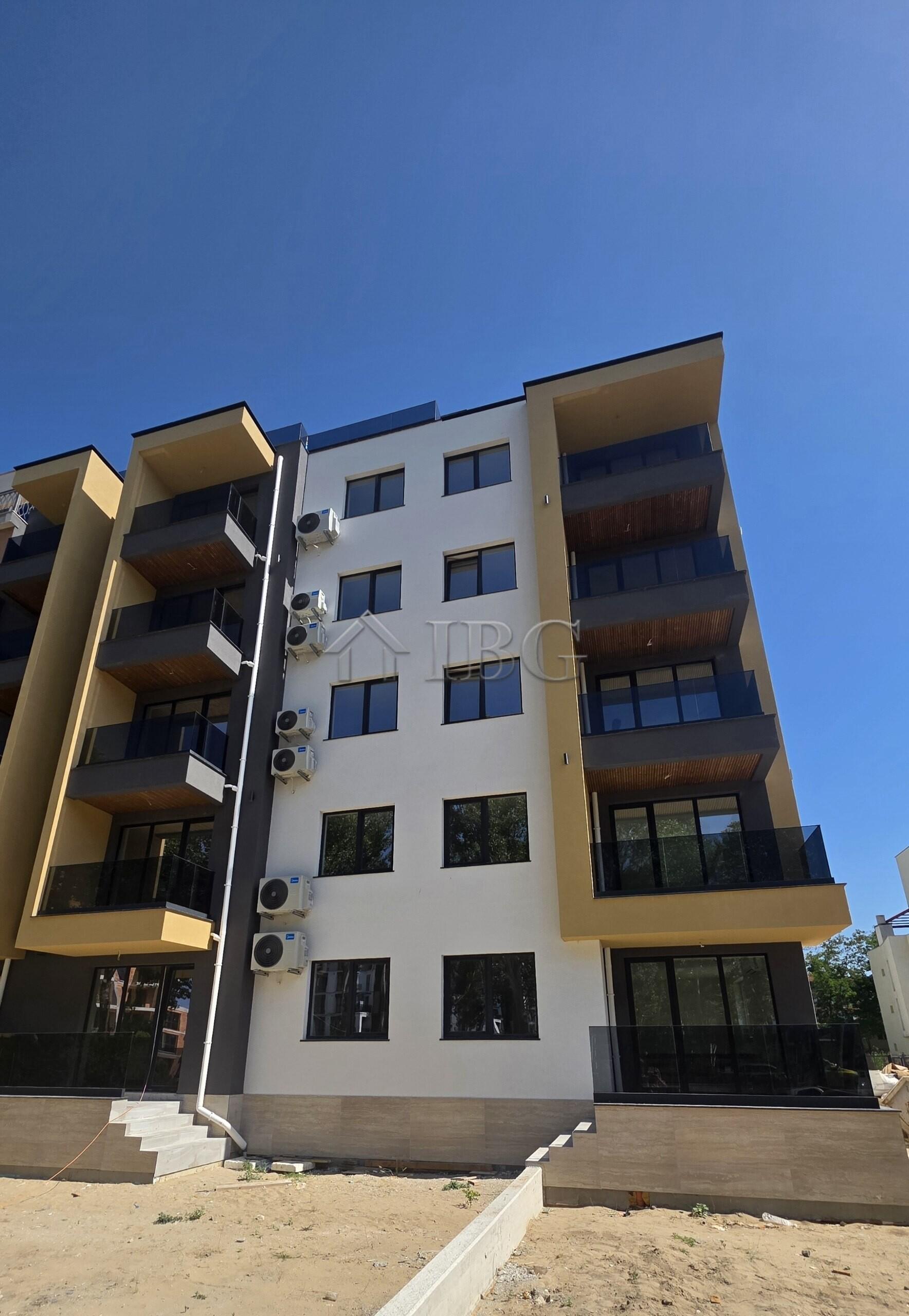 2-Bedroom Apartment with Parking & Storage City-2 by Emilia Romana — photo 11 of 13