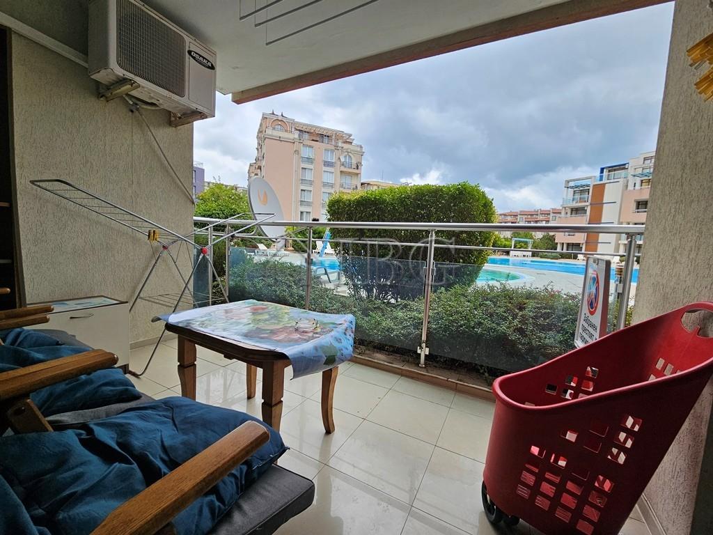 Studio with separate kitchen and balcony with pool view Sun City 1, Sunny Beach — photo 3