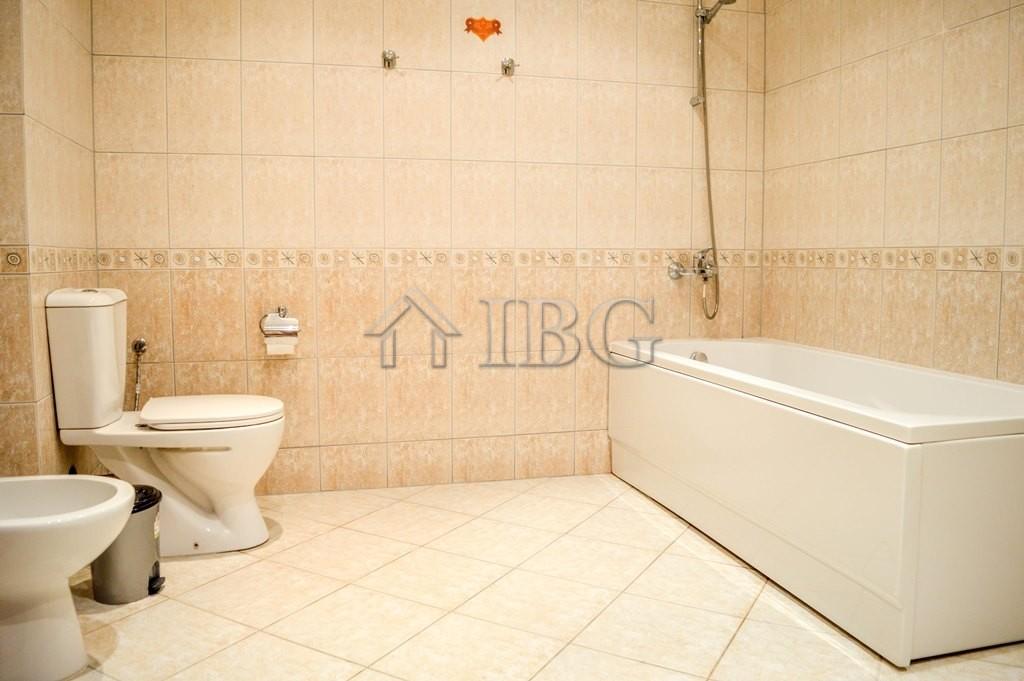 Spacious 3-Bedroom Apartment with 3 Bathrooms & two patios with gardens CASA REAL, Sveti Vlas — photo 22 of 25