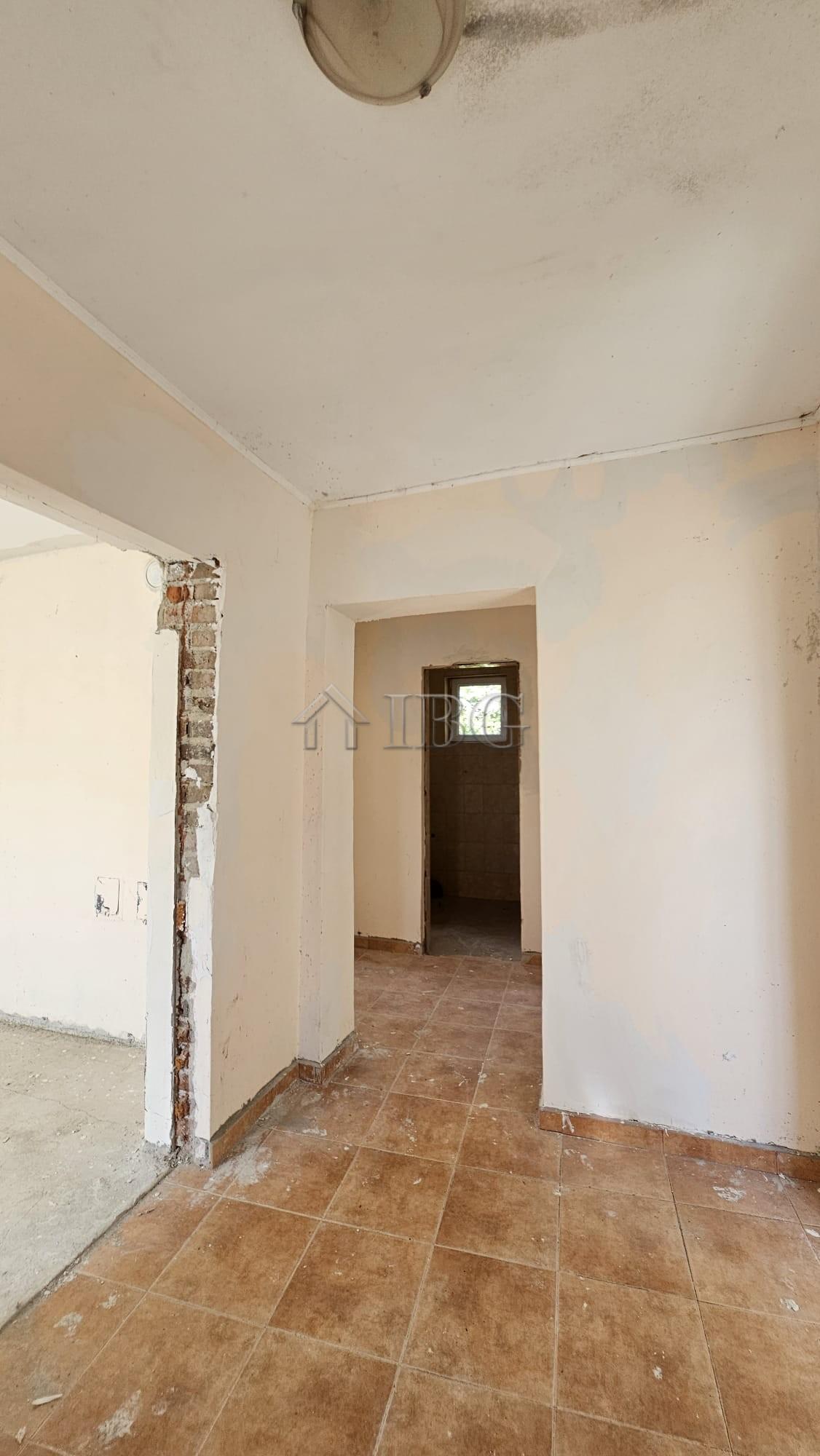 One-Storey Budget House for Sale in Dyulevo Village, Burgas Region, Bulgaria — photo 8 of 15