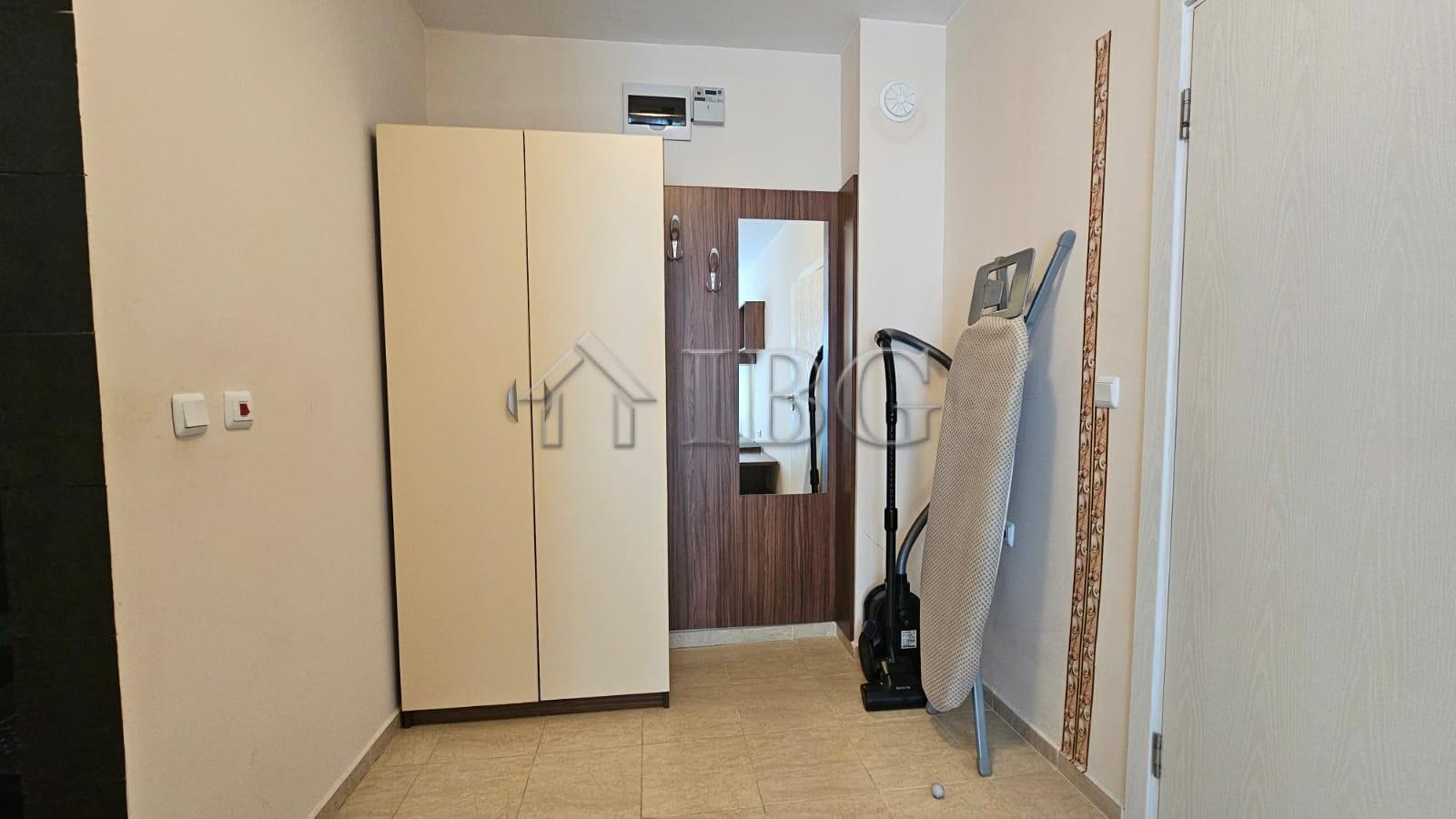 Bright and spacious one bedroom apartment with Pool View in Sun Gate, Sunny Beach — photo 10 of 15