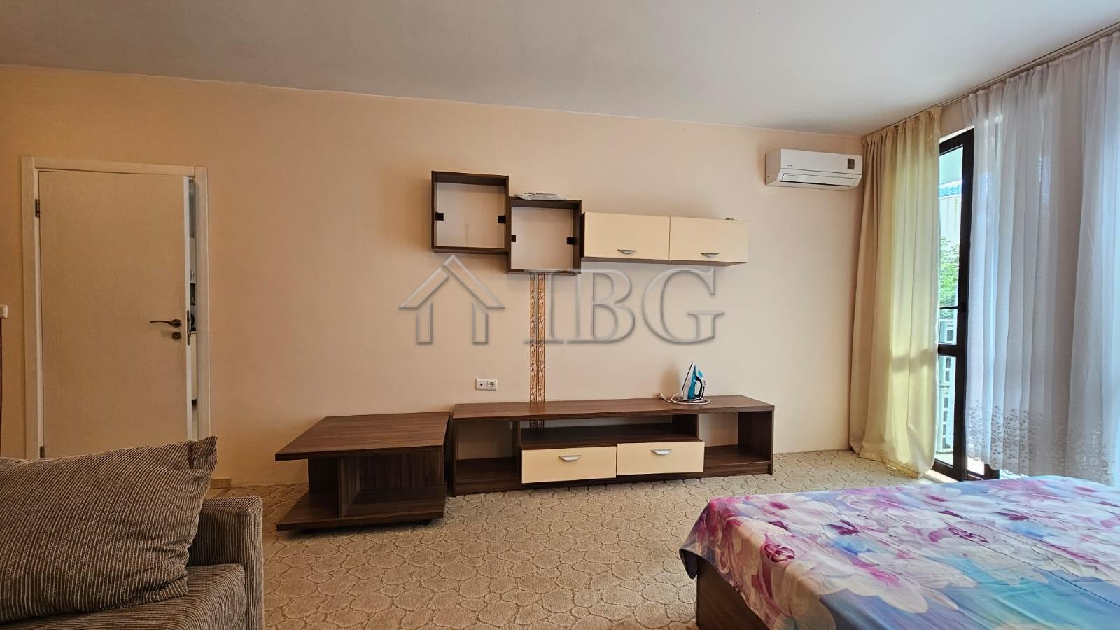 Bright and spacious one bedroom apartment with Pool View in Sun Gate, Sunny Beach — photo 13 of 15