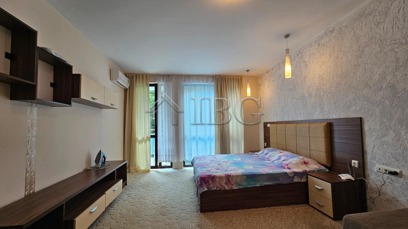 Bright and spacious one bedroom apartment with Pool View in Sun Gate, Sunny Beach — photo 14 of 15