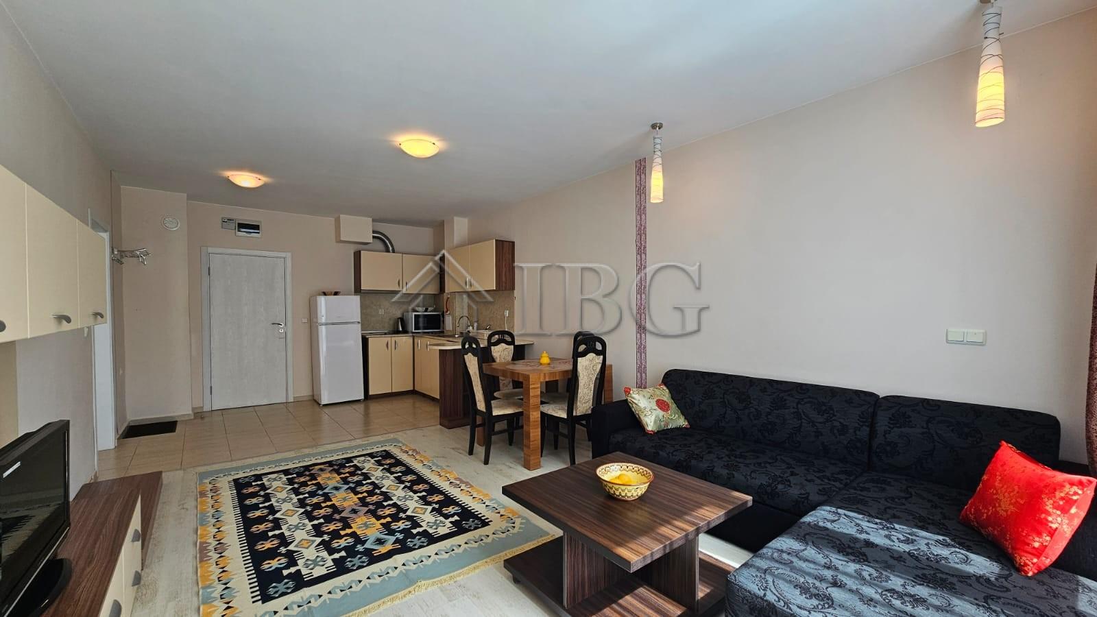 Bright and spacious one bedroom apartment with Pool View in Sun Gate, Sunny Beach — photo 6