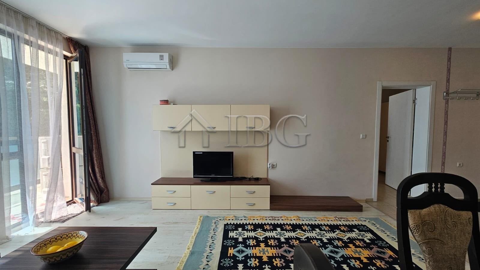 Bright and spacious one bedroom apartment with Pool View in Sun Gate, Sunny Beach — photo 7 of 15