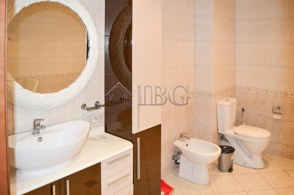 Spacious 3-Bedroom Apartment with 3 Bathrooms & two patios with gardens CASA REAL, Sveti Vlas — photo 21 of 25