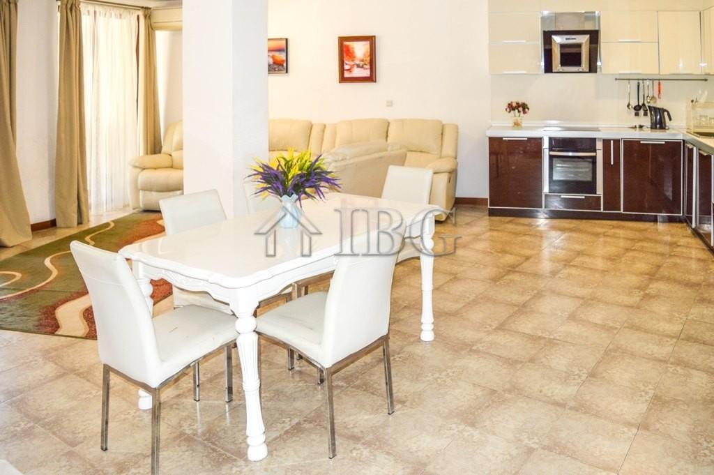 Spacious 3-Bedroom Apartment with 3 Bathrooms & two patios with gardens CASA REAL, Sveti Vlas — photo 4