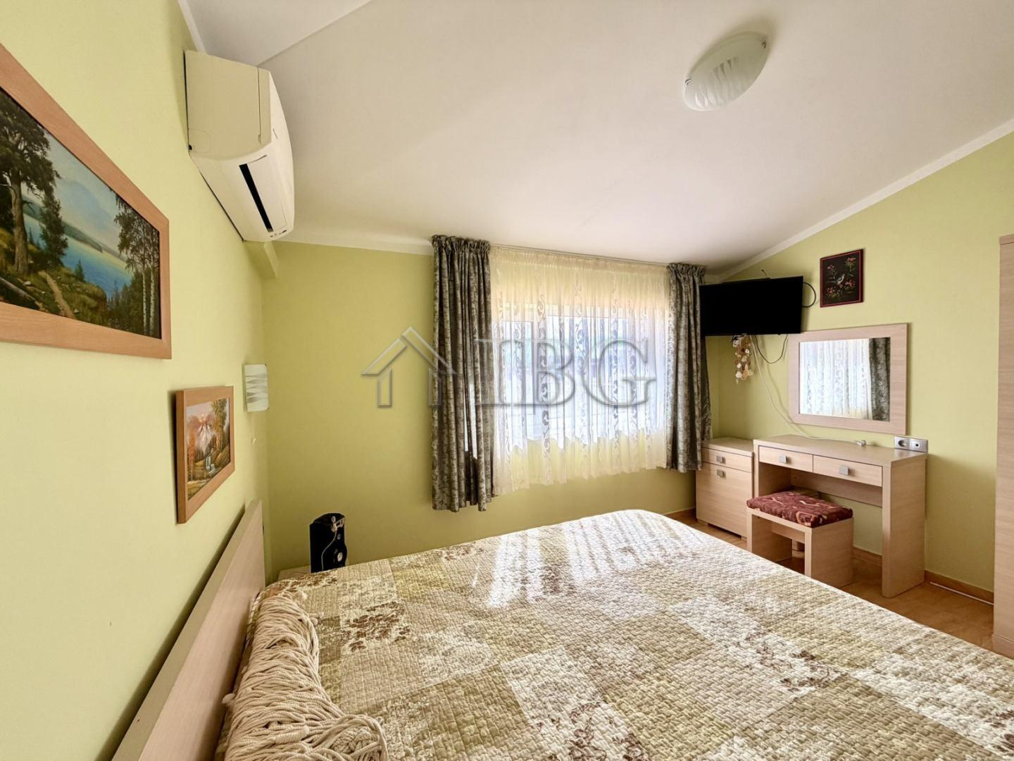 Two-Bedroom Penthouse with Sea View in Aqua Dreams, Sveti Vlas — photo 16 of 18