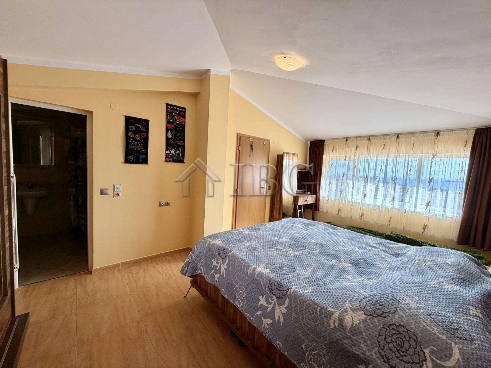 Two-Bedroom Penthouse with Sea View in Aqua Dreams, Sveti Vlas — photo 11 of 18