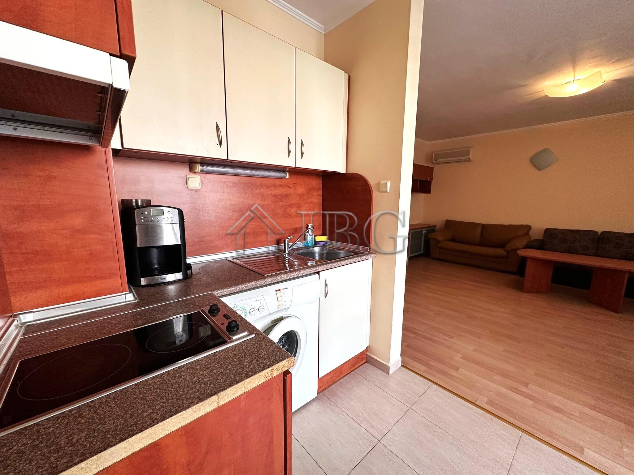 Spacious One-Bedroom Apartment with Pool View in Sunny Fort Complex, Sunny Beach — photo 6 of 25