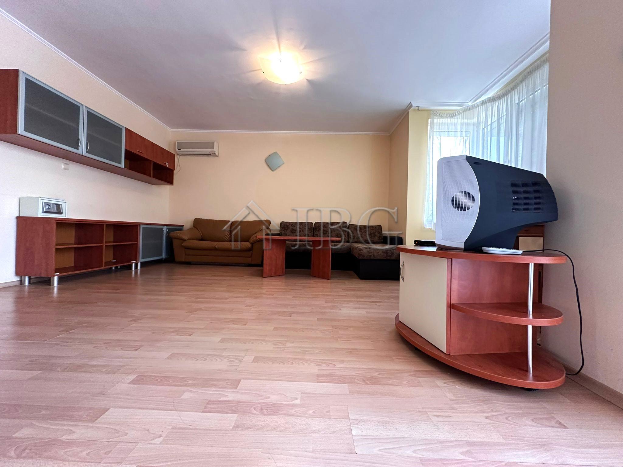 Spacious One-Bedroom Apartment with Pool View in Sunny Fort Complex, Sunny Beach — photo 9 of 25