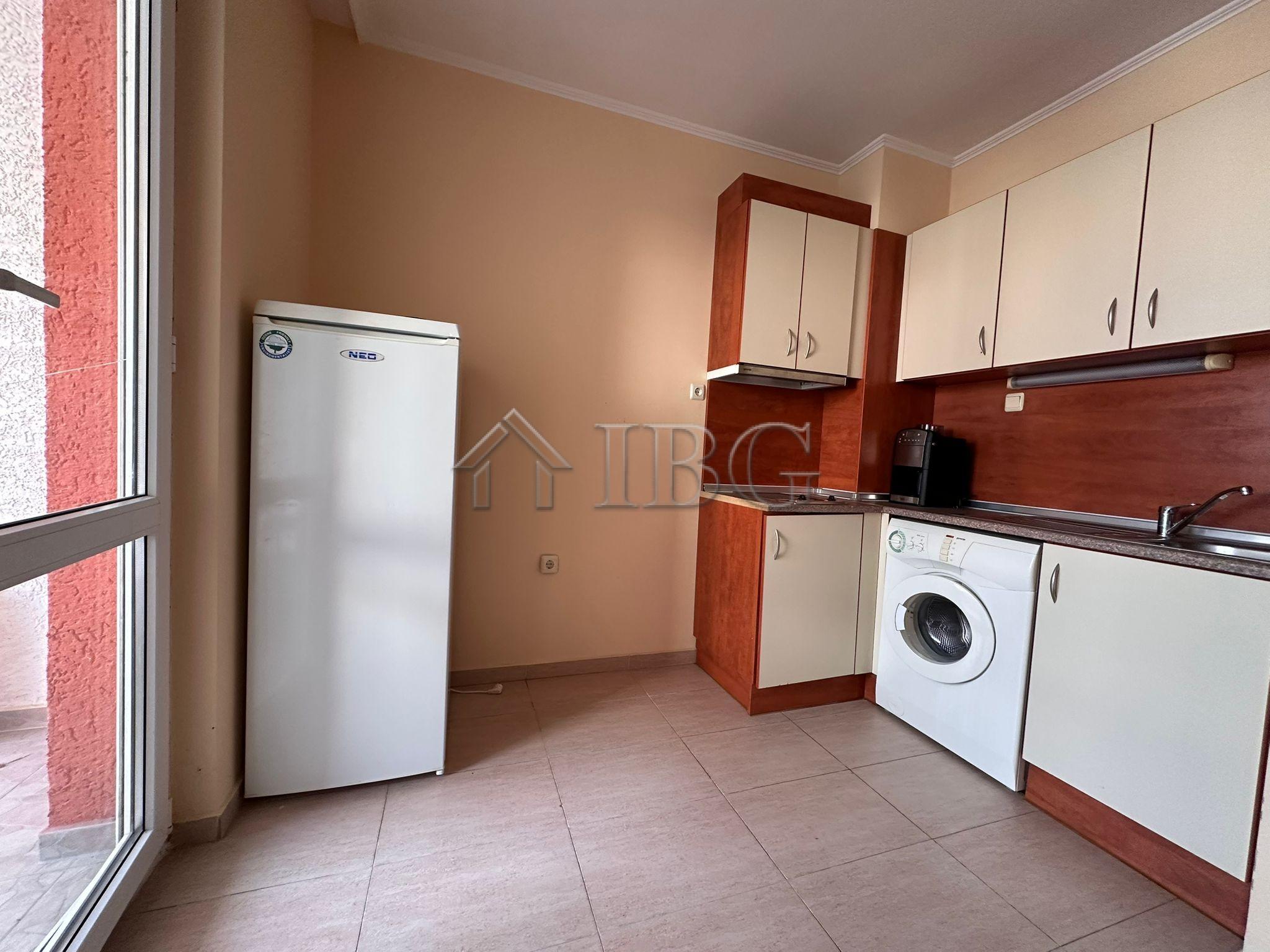 Spacious One-Bedroom Apartment with Pool View in Sunny Fort Complex, Sunny Beach — photo 11 of 25