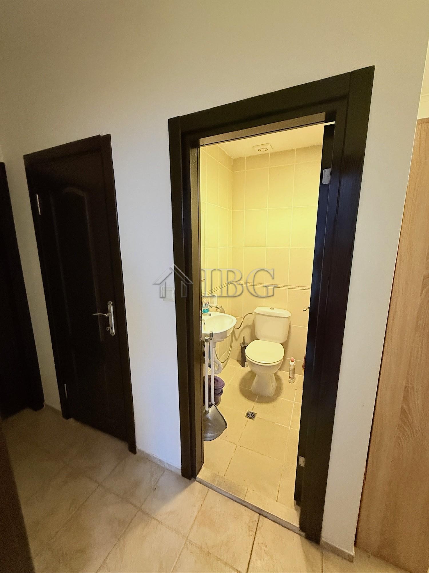 Charming 2-Bedroom Apartment in Bay View Villas, Kosharitsa — photo 20 of 25