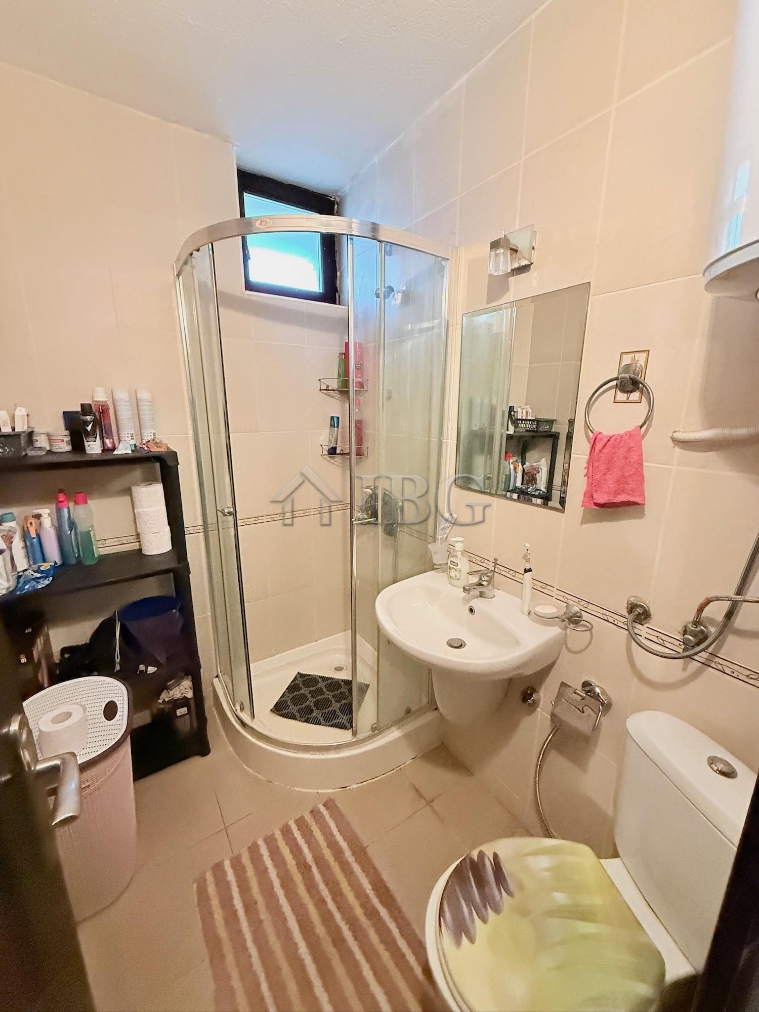 Charming 2-Bedroom Apartment in Bay View Villas, Kosharitsa — photo 18 of 25