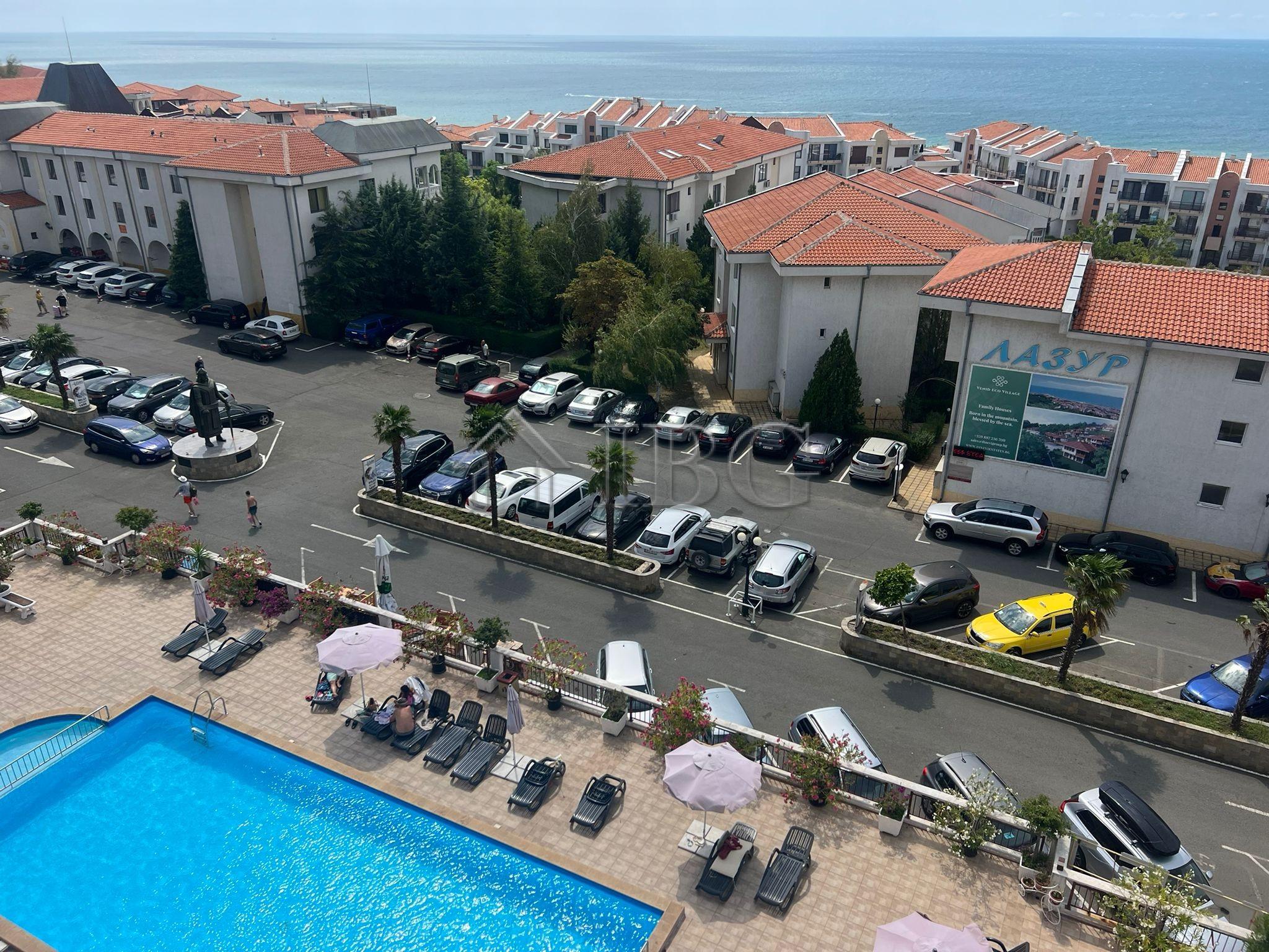 3-Bedroom Apartment with Yacht Harbor View in Caprice, Sveti Vlas — photo 4 of 18