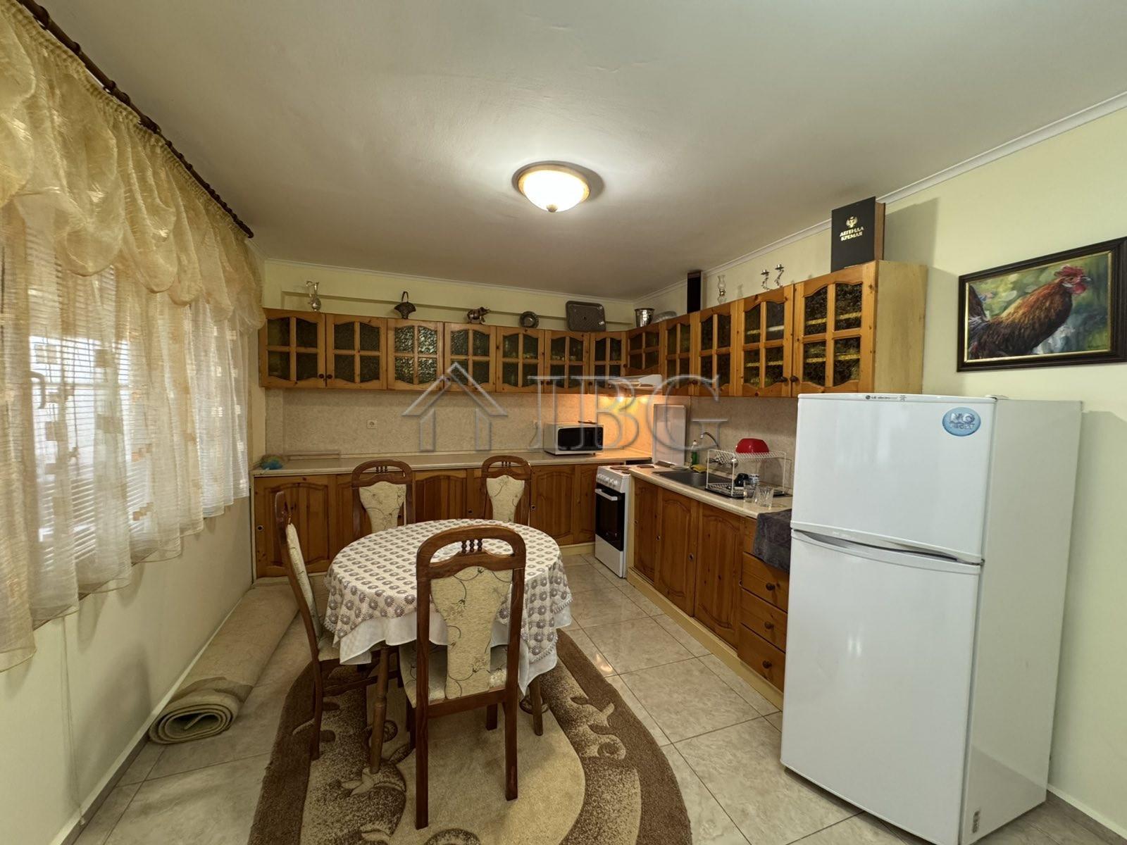 Spacious Four-Story House in Kosharitsa — photo 6 of 18