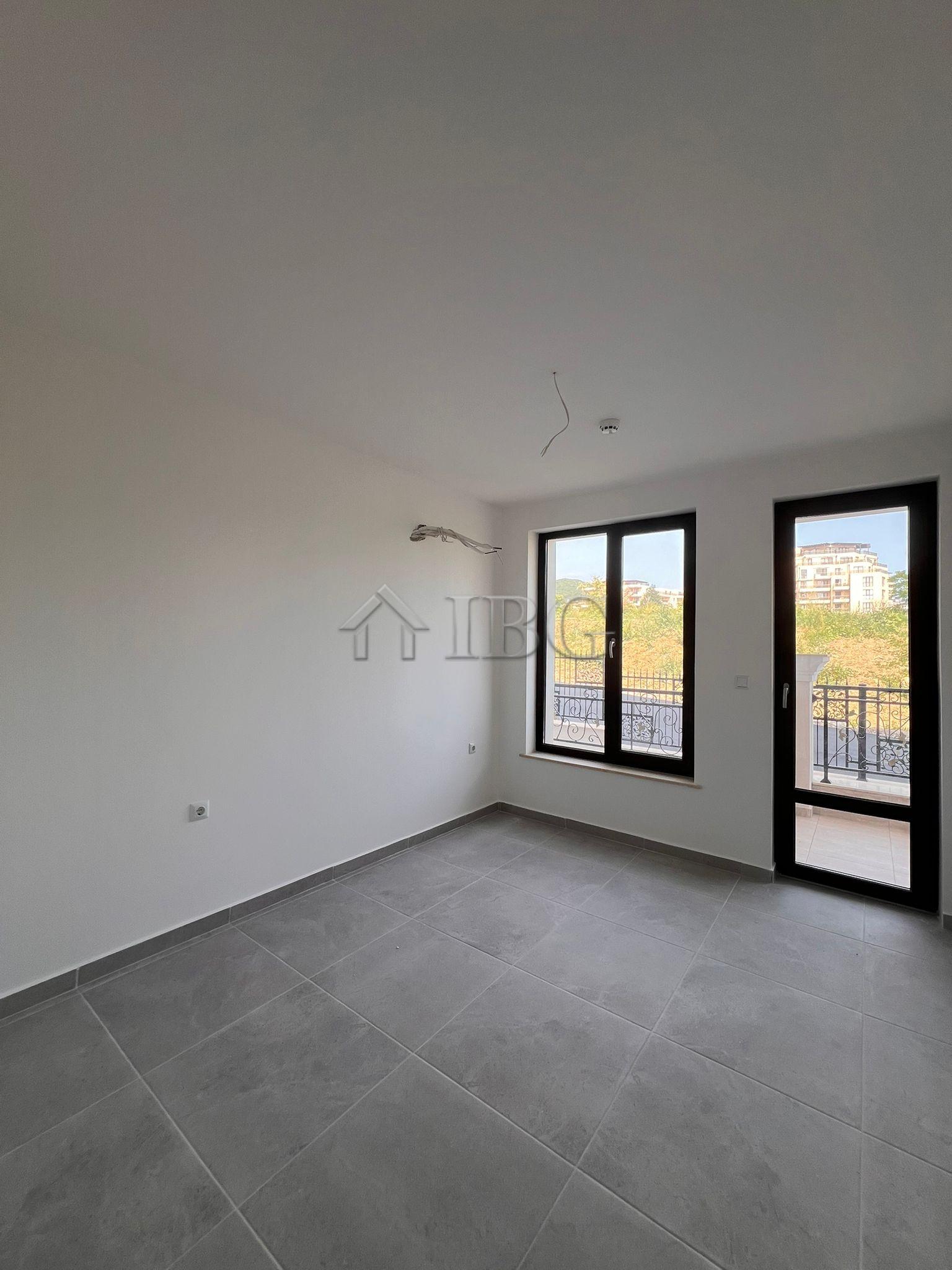 One-Bedroom Apartment in the Modern Emperium Complex, Sveti Vlas — photo 7 of 18