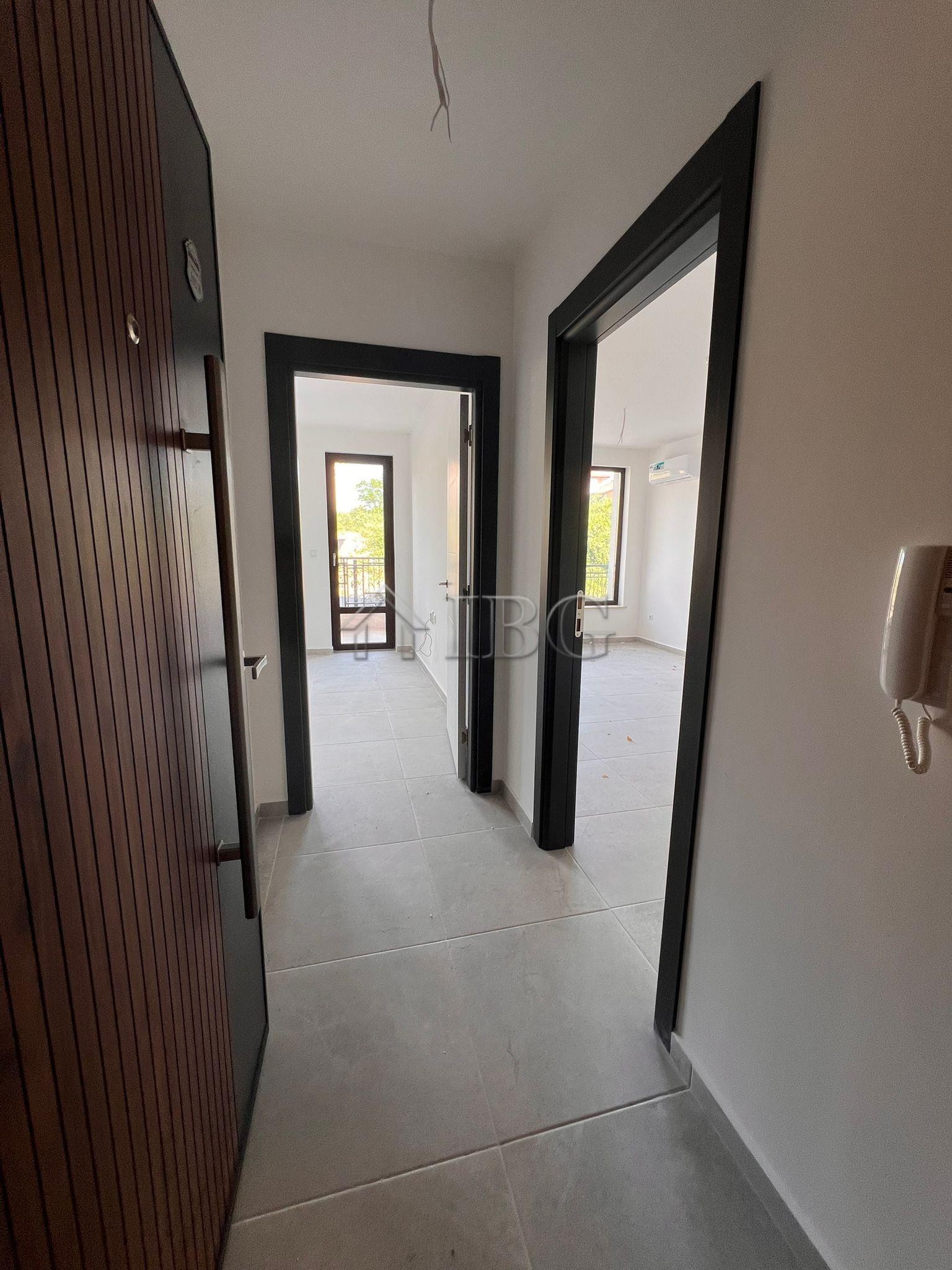 One-Bedroom Apartment in the Modern Emperium Complex, Sveti Vlas — photo 10 of 18