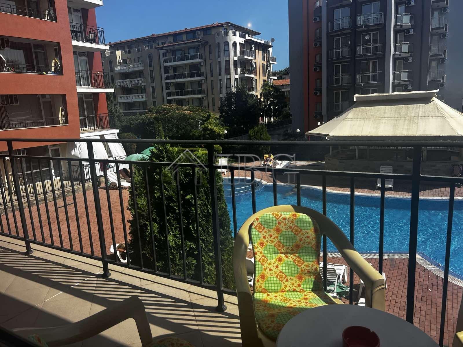 2-Bedroom Apartment with Pool View in Sunset Beach 3, Sunny Beach — photo 3
