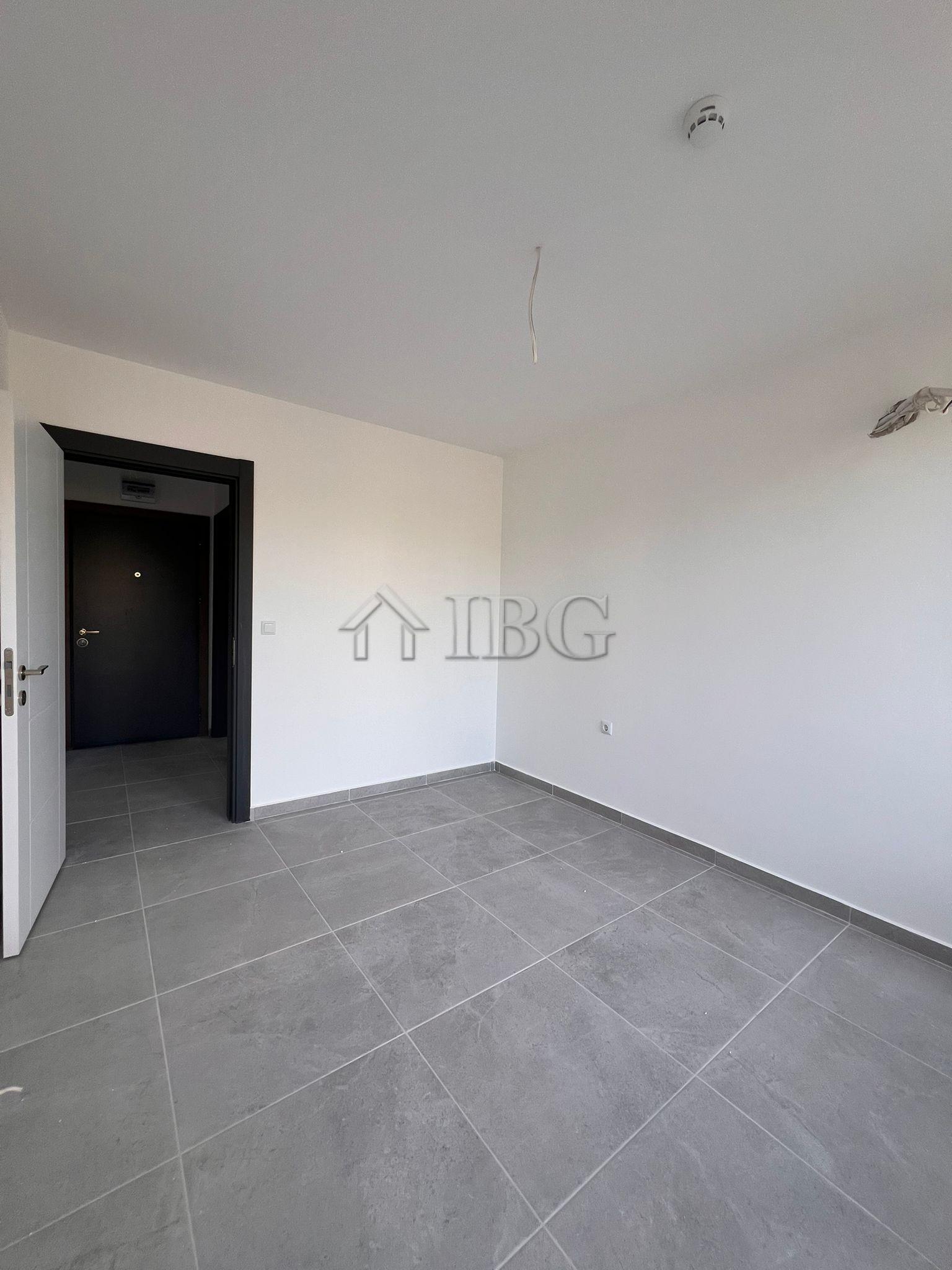 One-Bedroom Apartment in the Modern Emperium Complex, Sveti Vlas — photo 8 of 18