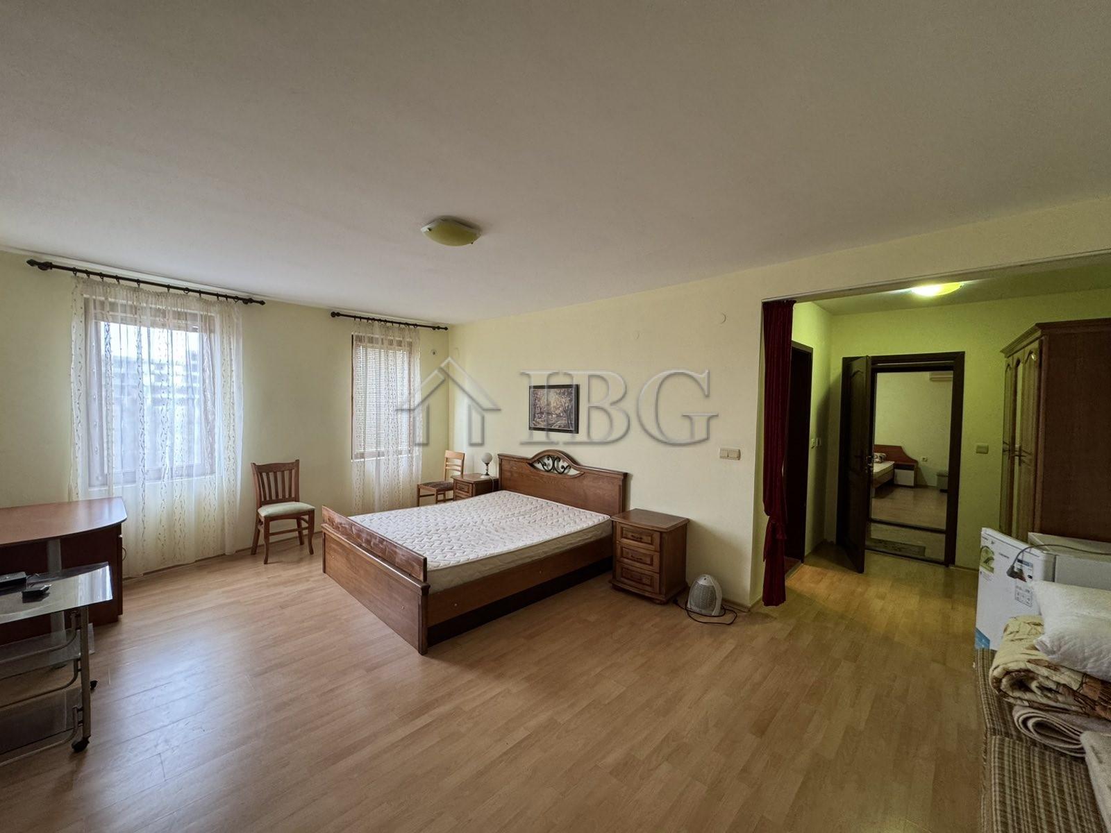 Spacious Four-Story House in Kosharitsa — photo 12 of 18