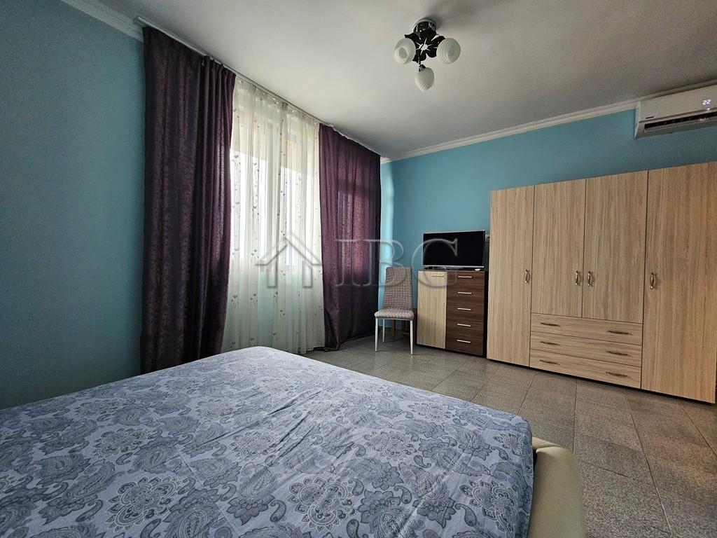Large 4-Storey House with Panoramic Sea Views, Sveti Vlas — photo 18 of 25