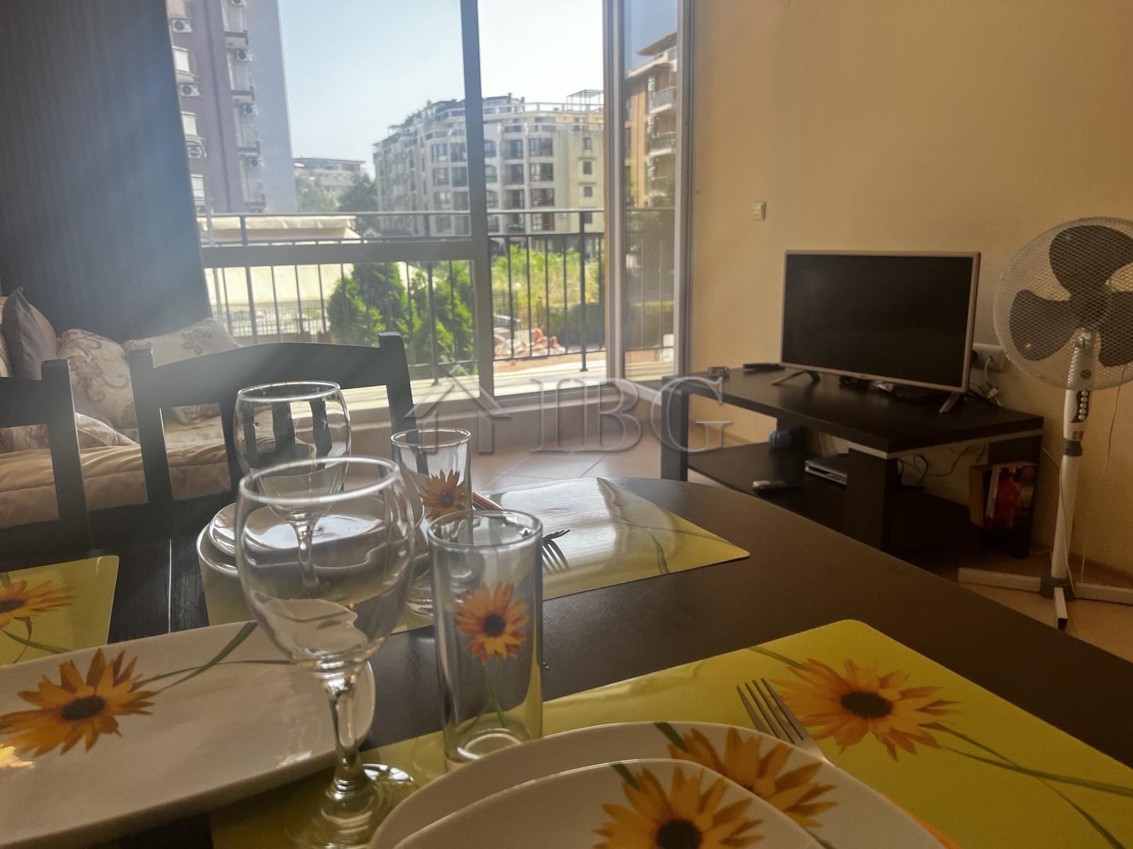 2-Bedroom Apartment with Pool View in Sunset Beach 3, Sunny Beach — photo 5