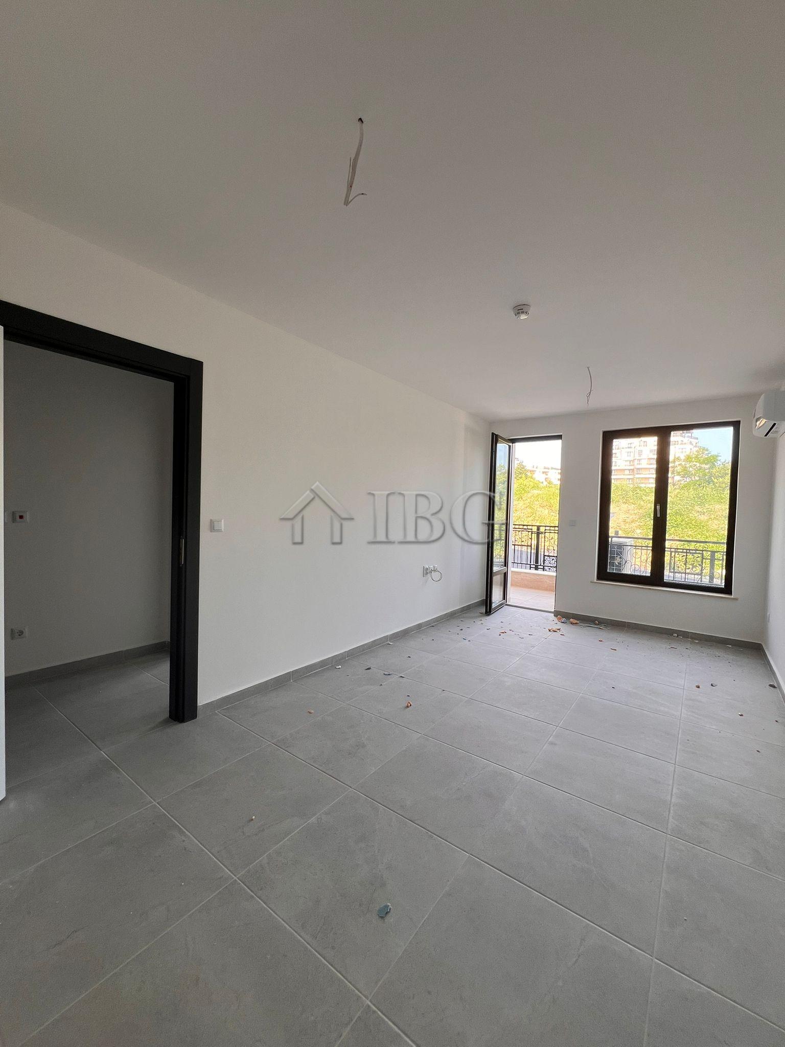 One-Bedroom Apartment in the Modern Emperium Complex, Sveti Vlas — photo 6 of 18