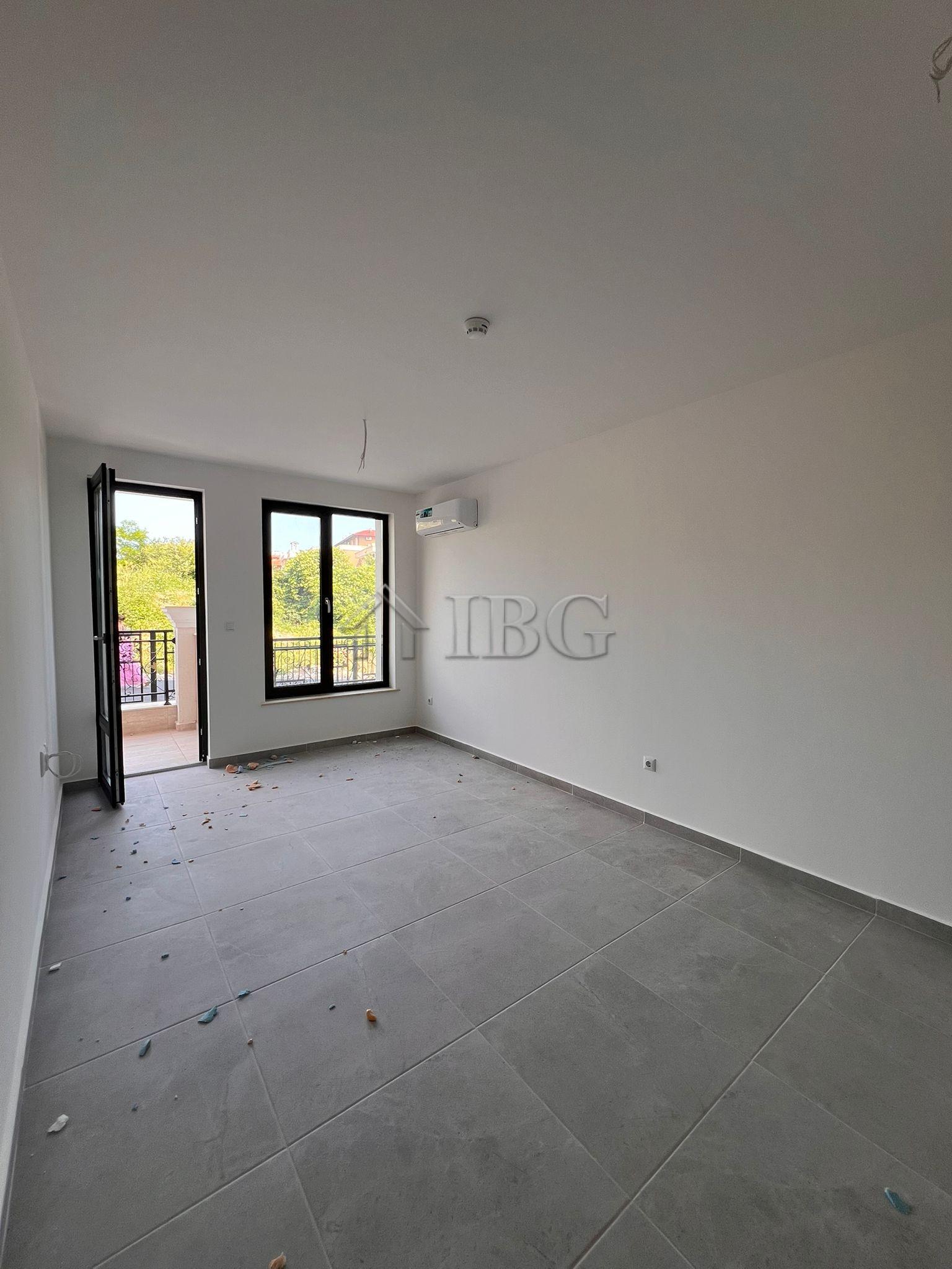 One-Bedroom Apartment in the Modern Emperium Complex, Sveti Vlas — photo 5 of 18