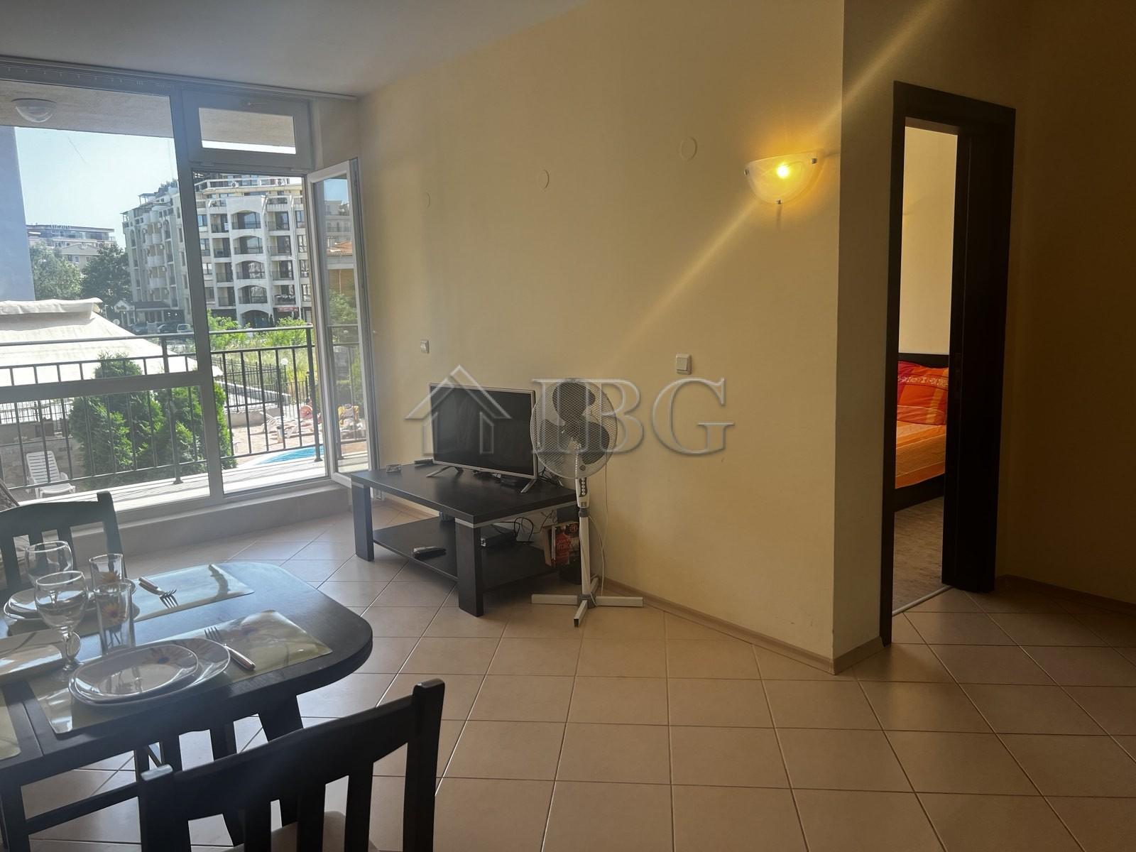2-Bedroom Apartment with Pool View in Sunset Beach 3, Sunny Beach — photo 11 of 25