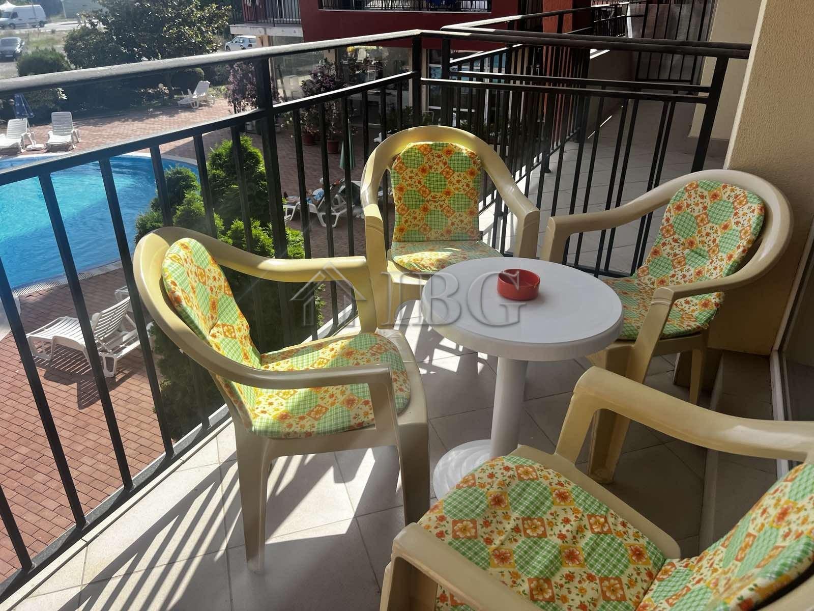 2-Bedroom Apartment with Pool View in Sunset Beach 3, Sunny Beach — photo 8 of 25