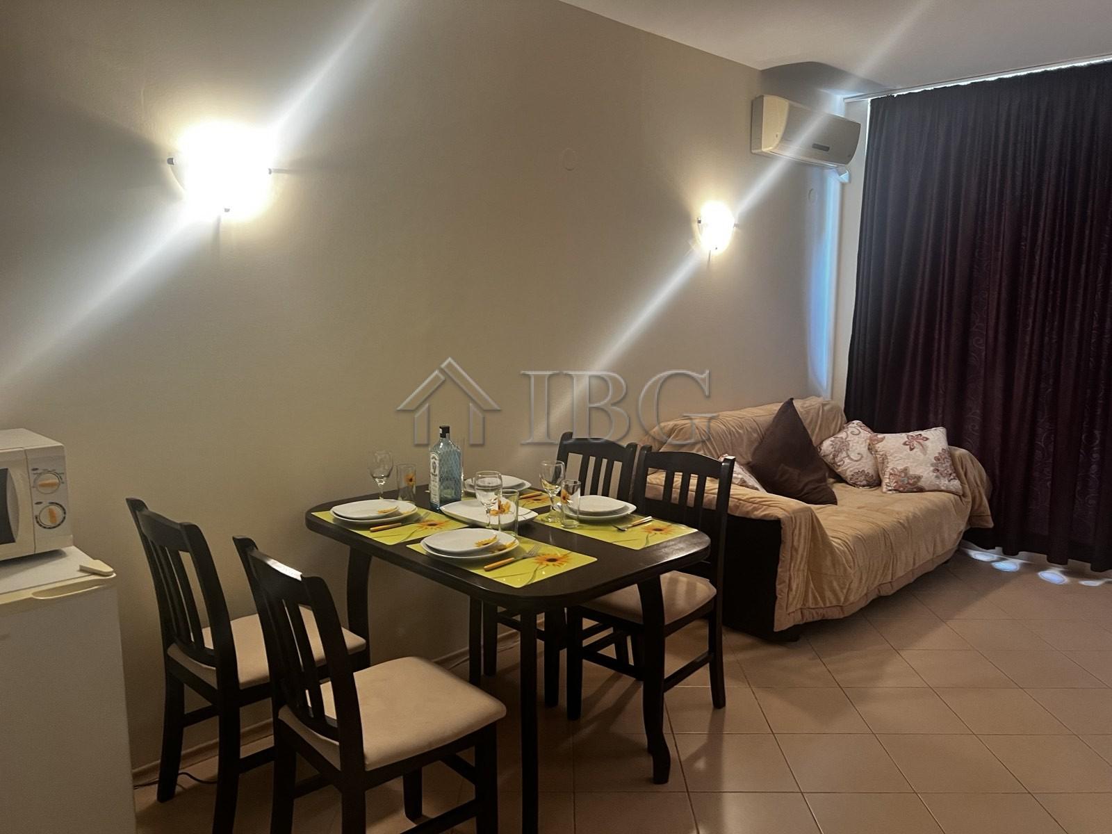 2-Bedroom Apartment with Pool View in Sunset Beach 3, Sunny Beach — photo 6