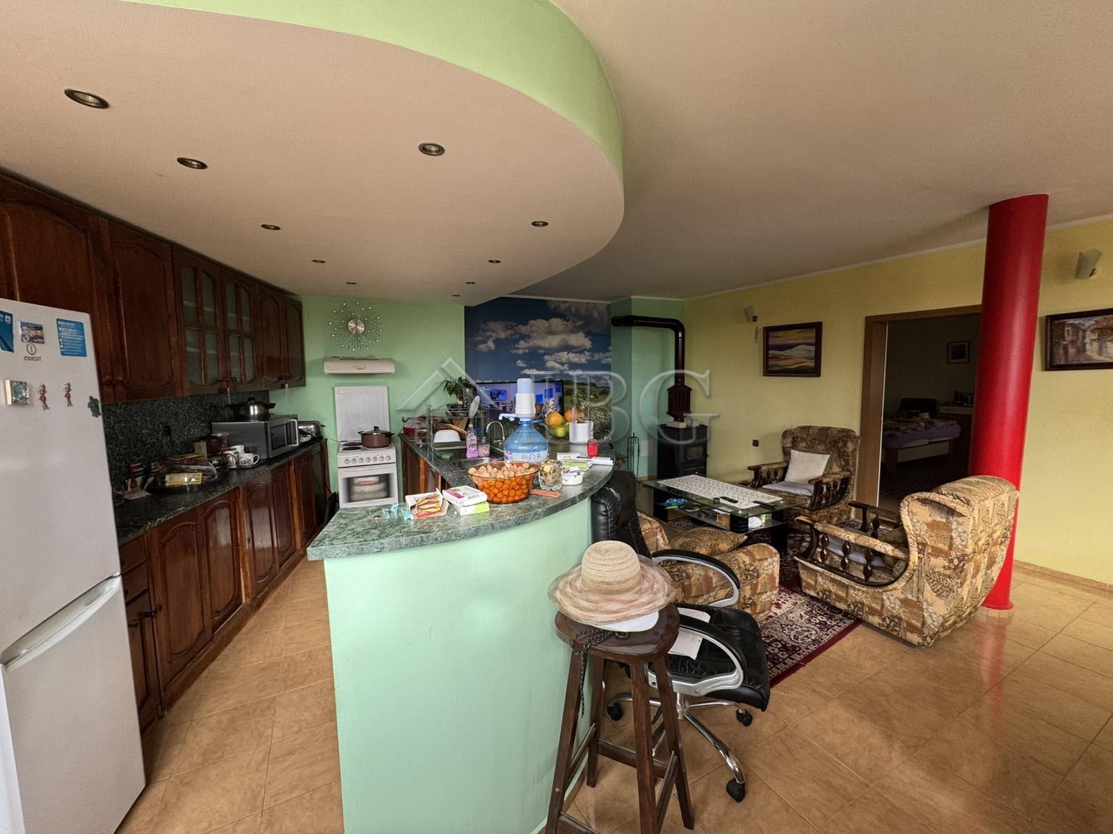 Spacious Four-Story House in Kosharitsa — photo 9 of 18