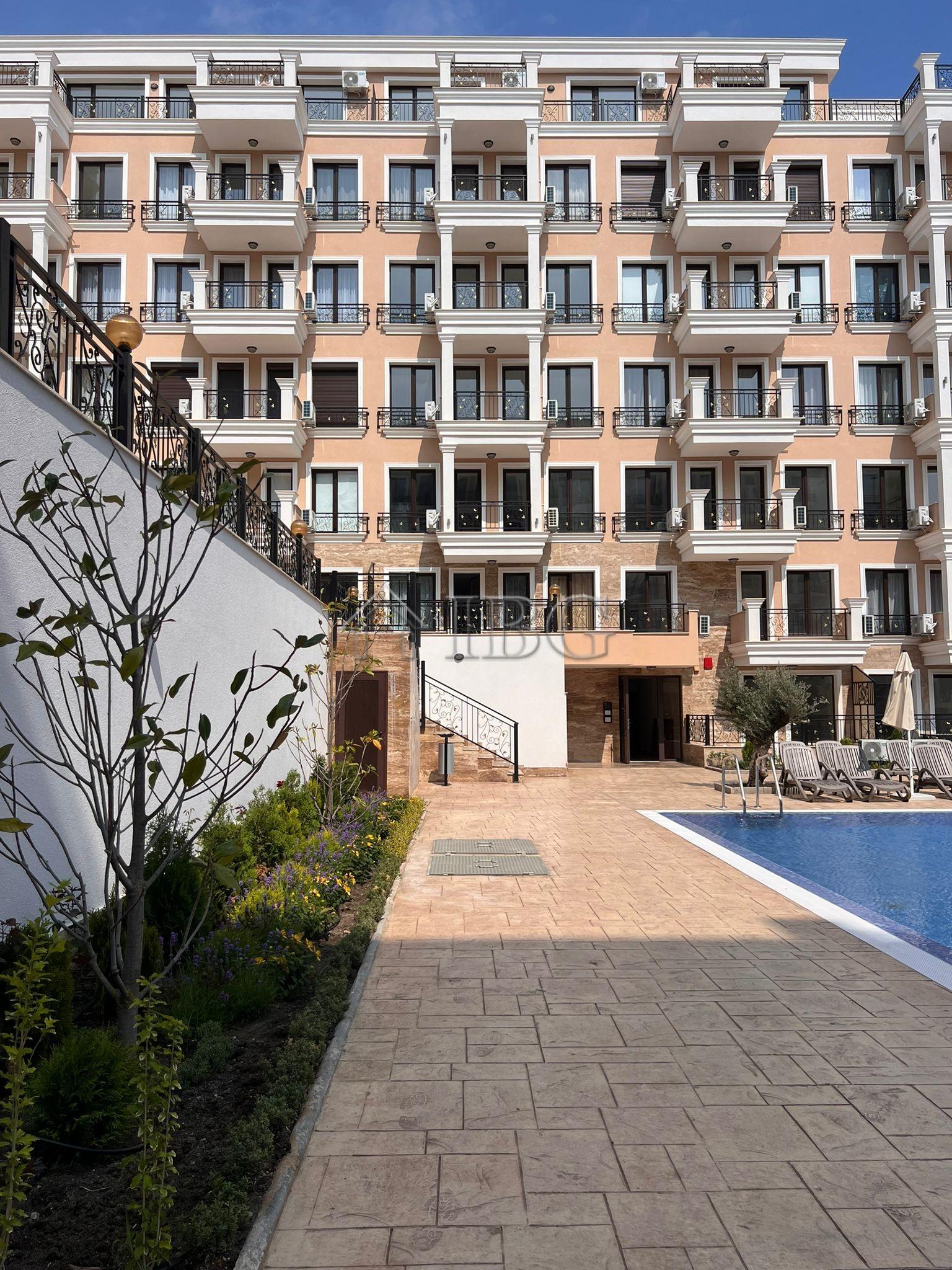One-Bedroom Apartment in the Modern Emperium Complex, Sveti Vlas — photo 16 of 18