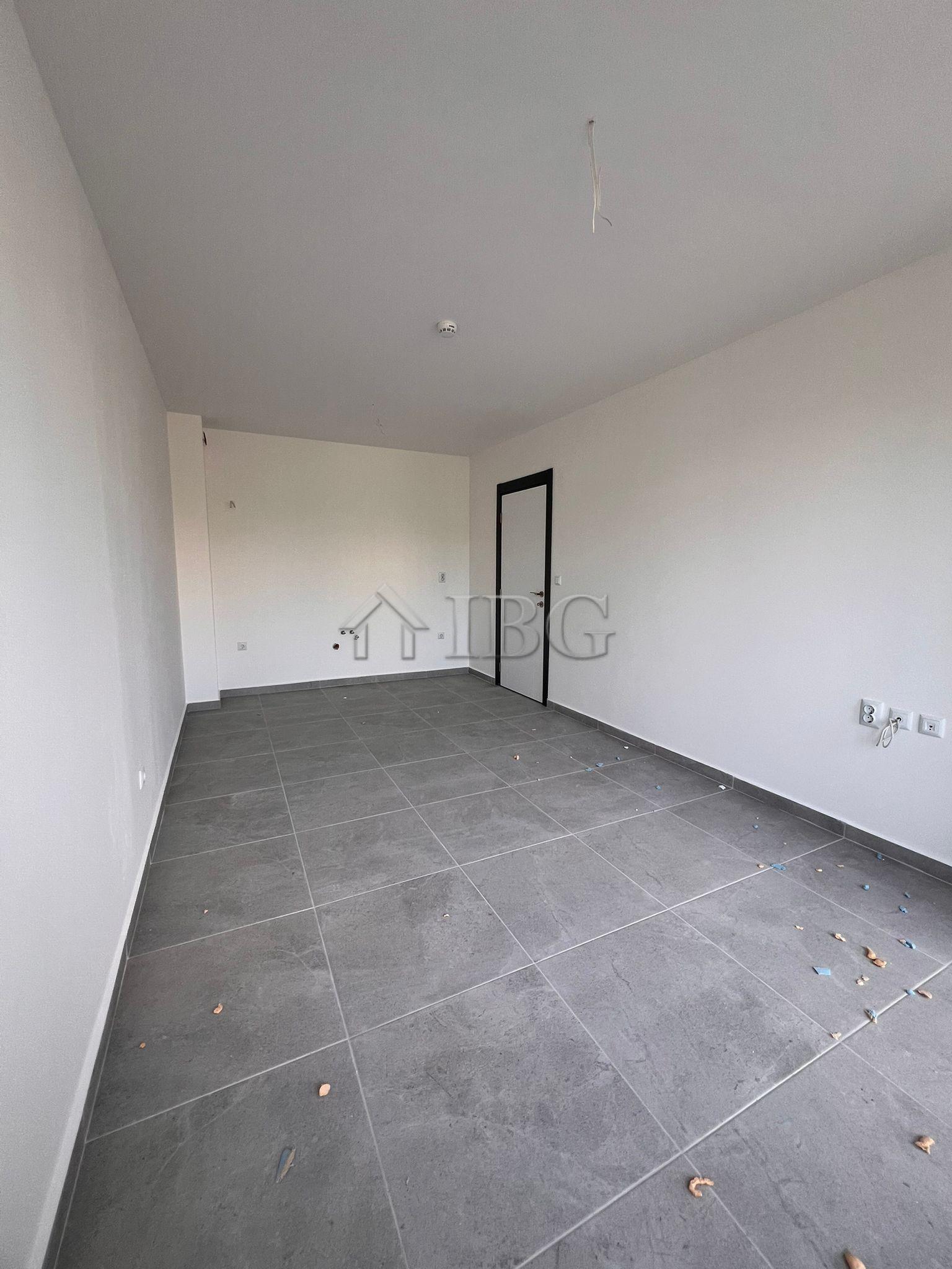 One-Bedroom Apartment in the Modern Emperium Complex, Sveti Vlas — photo 9 of 18