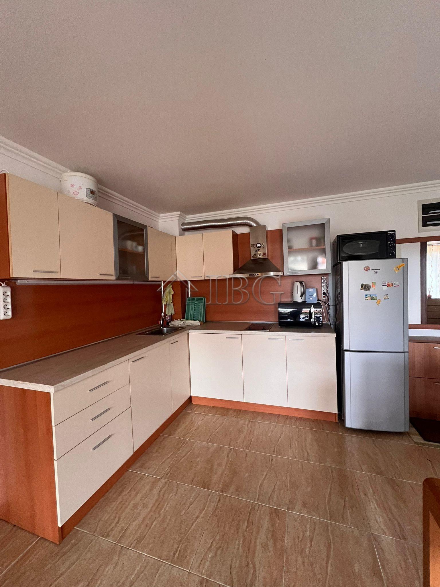 Two-Bedroom Apartment with Sea and Pool Views in Kambani 3 Complex, Sveti Vlas — photo 10 of 16