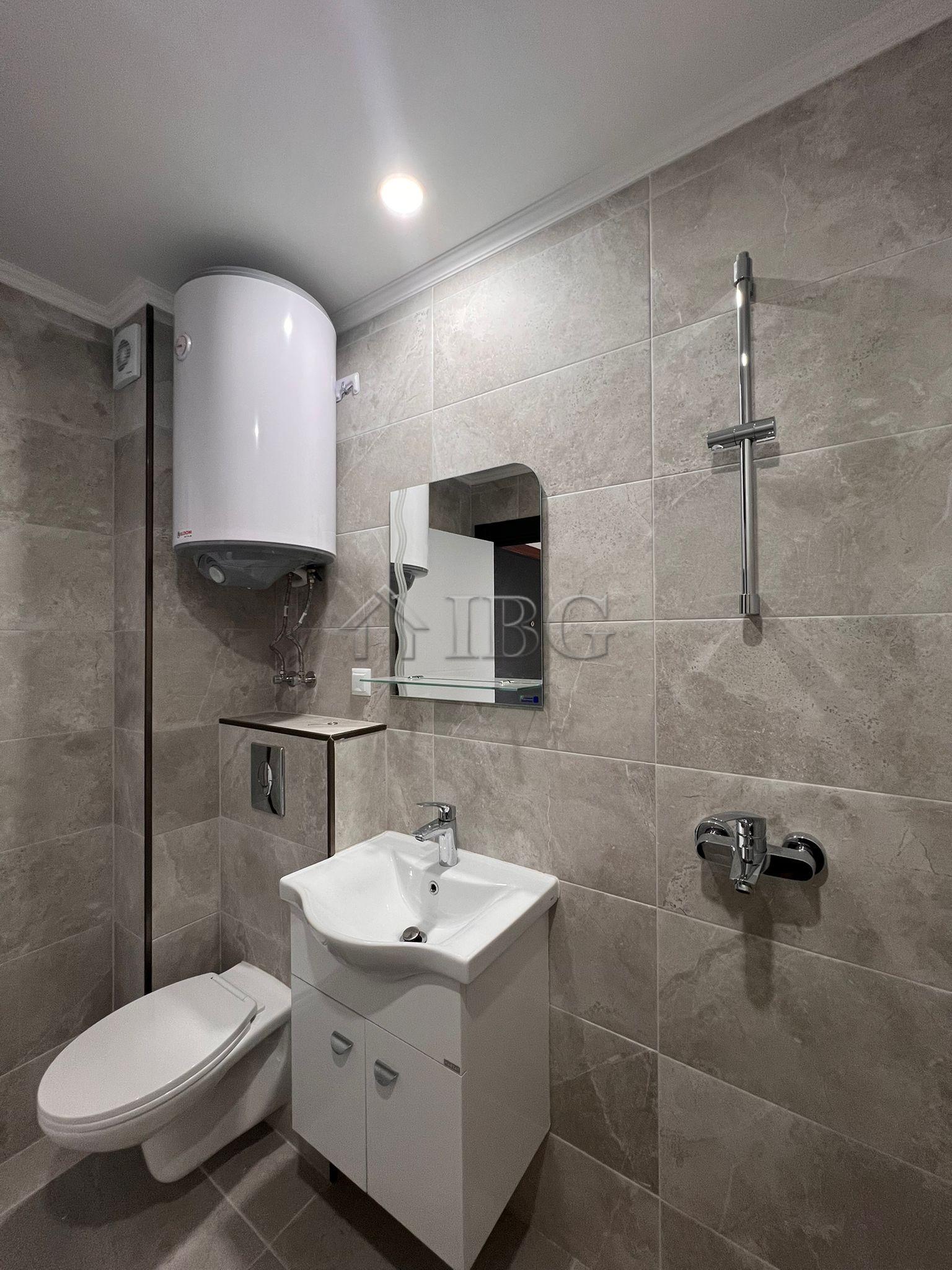 One-Bedroom Apartment in the Modern Emperium Complex, Sveti Vlas — photo 13 of 18