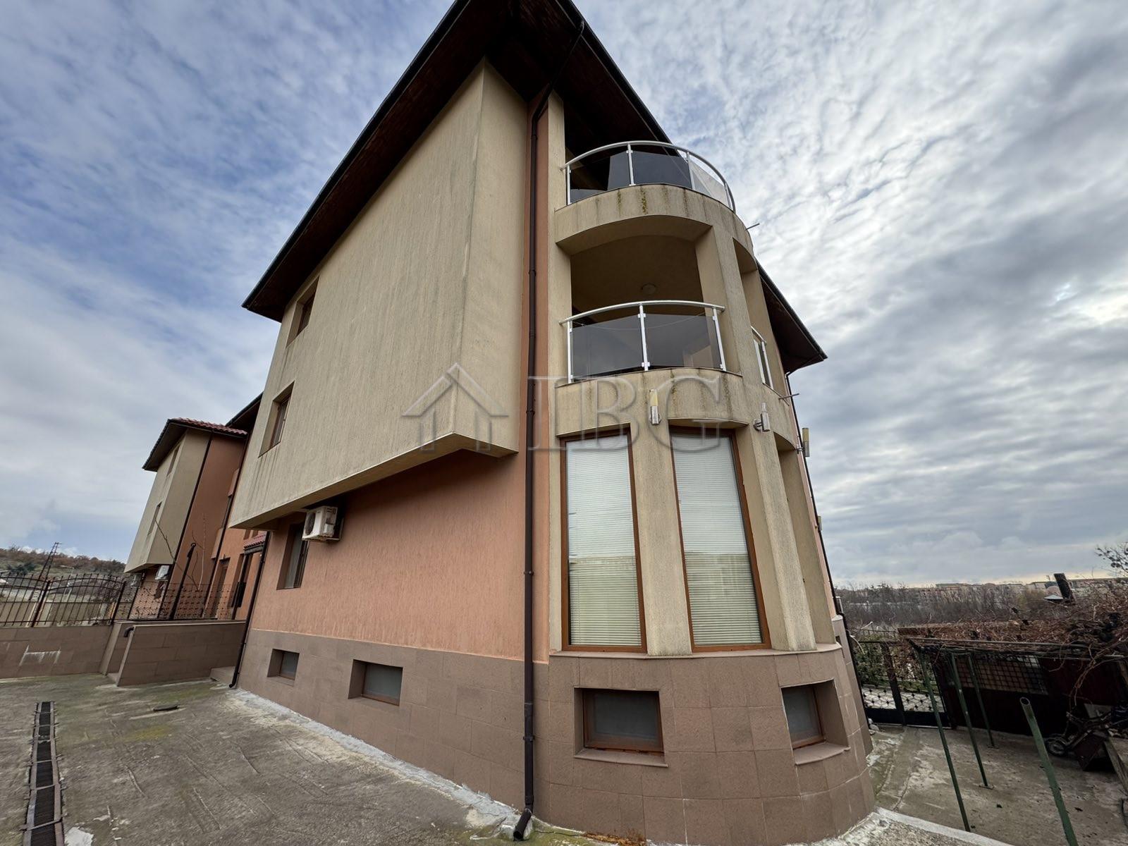 Spacious Four-Story House in Kosharitsa — main photo
